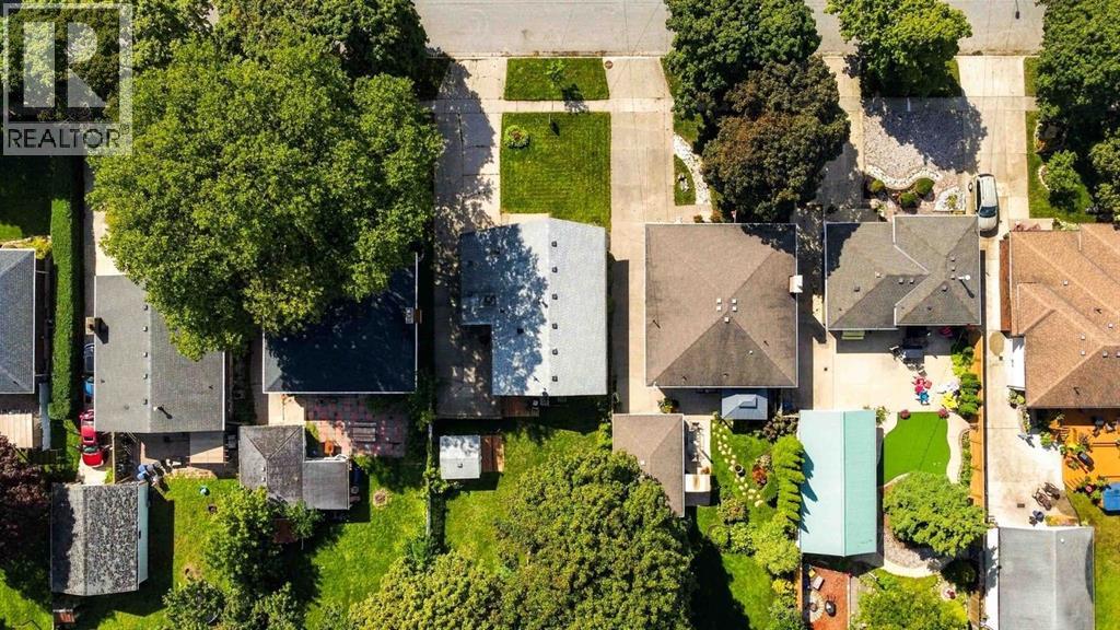 714 Victoria AVENUE photo 35