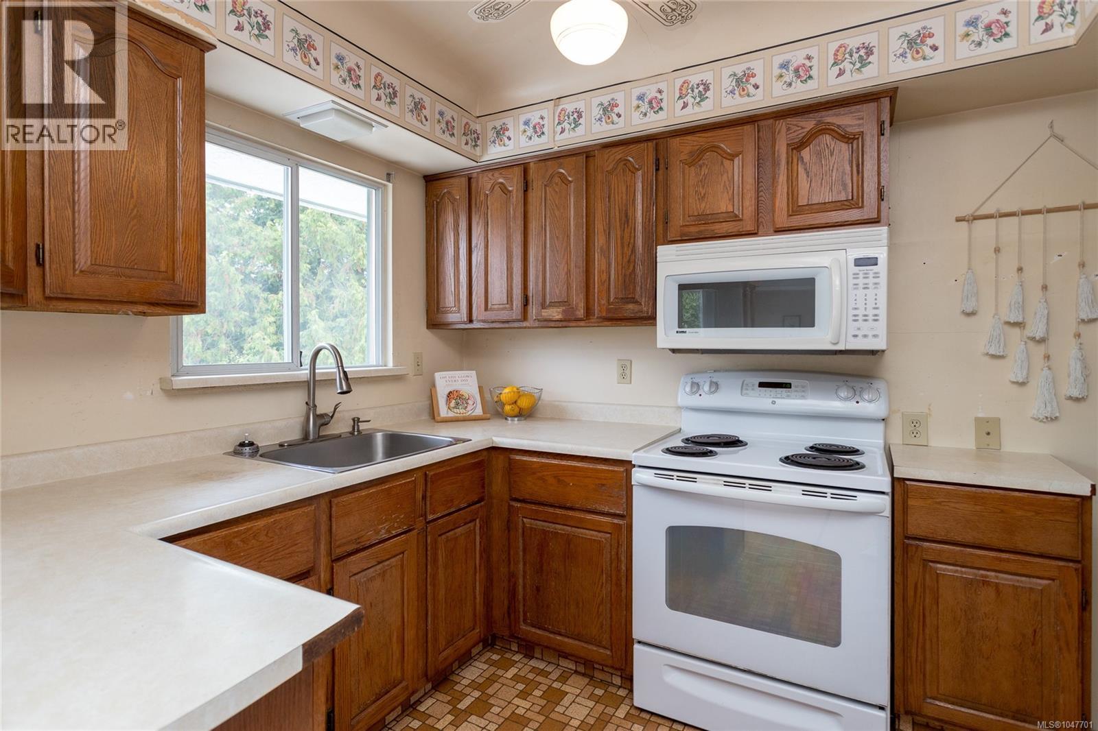 4141 Hawkes Ave, Saanich, British Columbia  V8Z 3Y9 - Photo 23 - 1047701