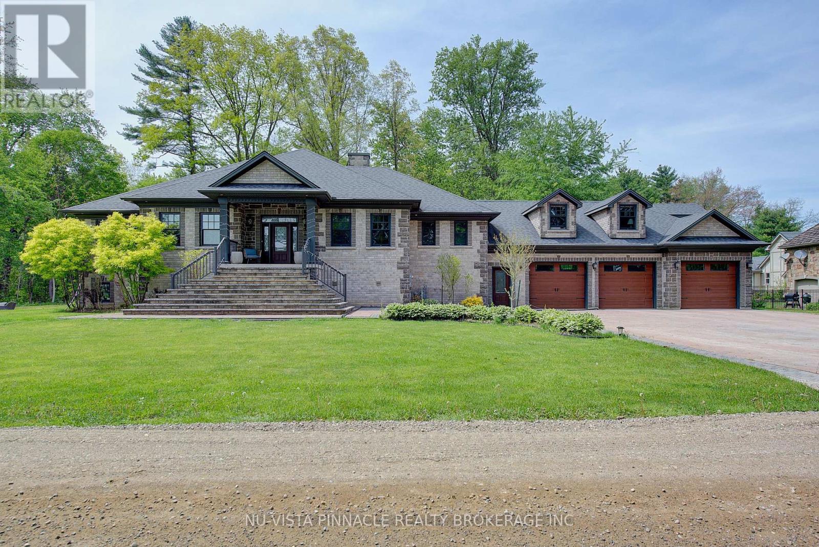 9082 Ferne Drive, Strathroy-Caradoc, Ontario  N0L 1W0 - Photo 3 - X13779510