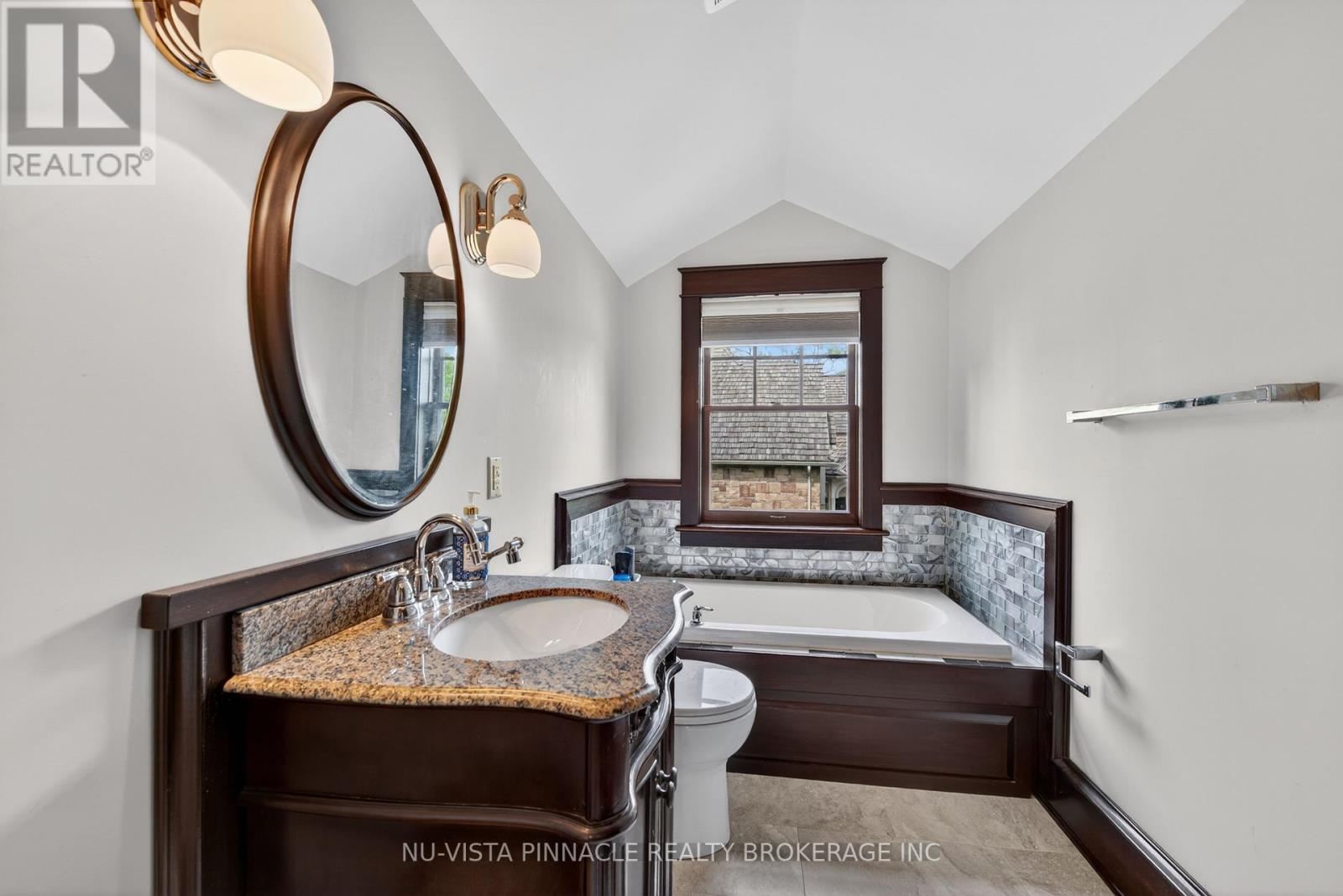 9082 Ferne Drive, Strathroy-Caradoc, Ontario  N0L 1W0 - Photo 37 - X13779510