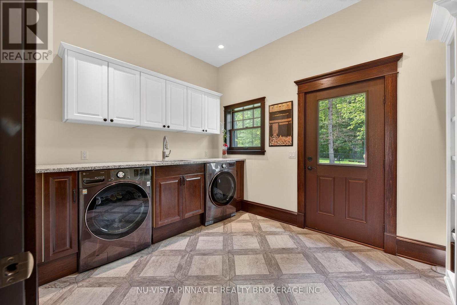 9082 Ferne Drive, Strathroy-Caradoc, Ontario  N0L 1W0 - Photo 38 - X13779510