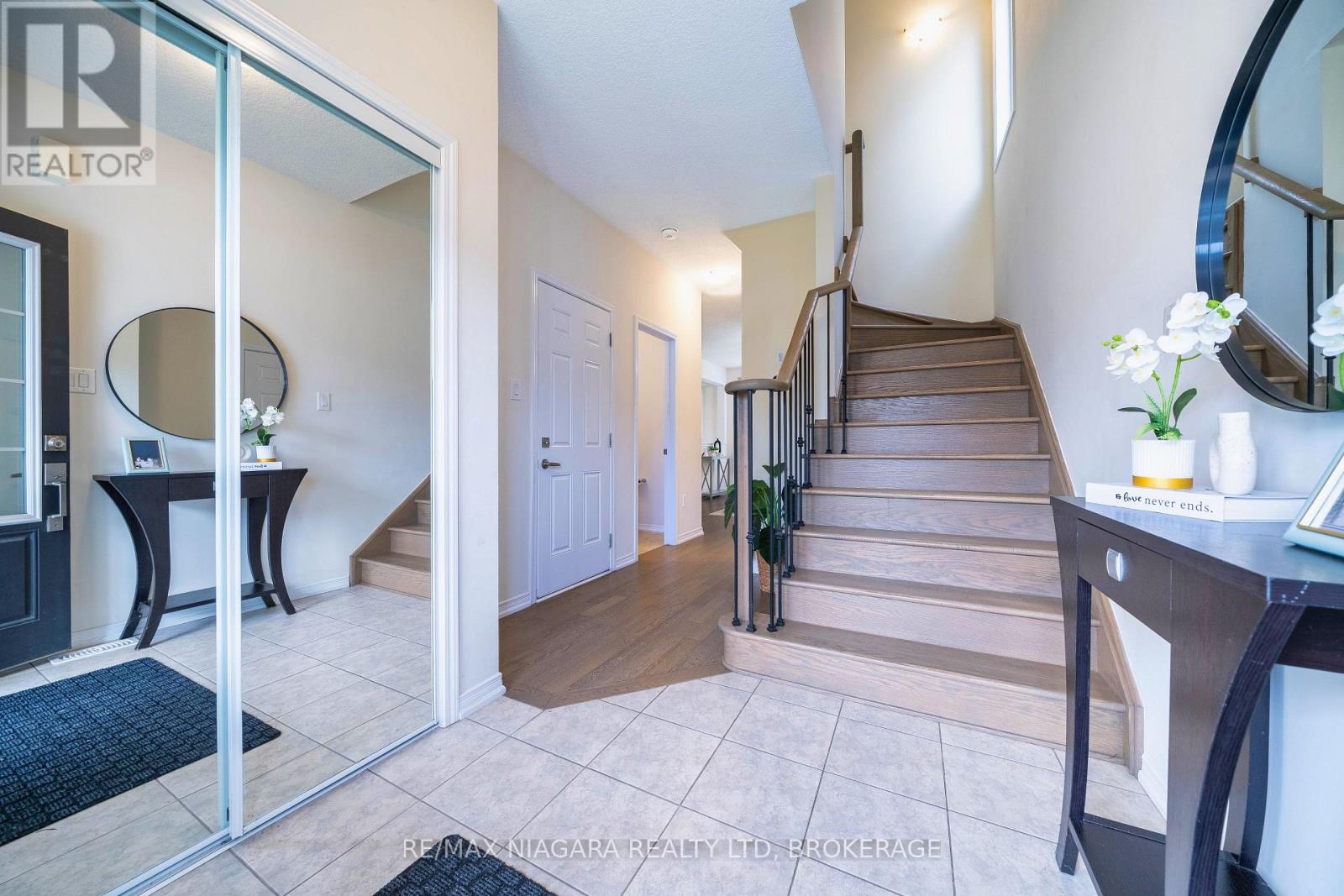 8707 Chickory Trail, Niagara Falls (Brown), Ontario L2H 3S4 - Photo 6 - X13779474