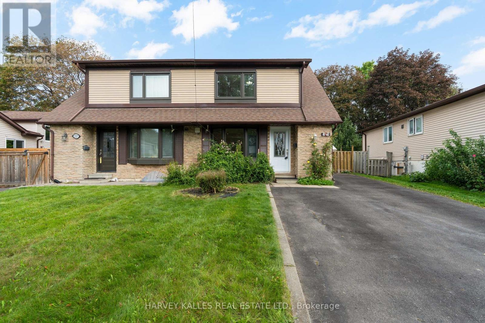 225 Hollyberry Trail, Toronto, Ontario  M2H 2P3 - Photo 2 - C13779480