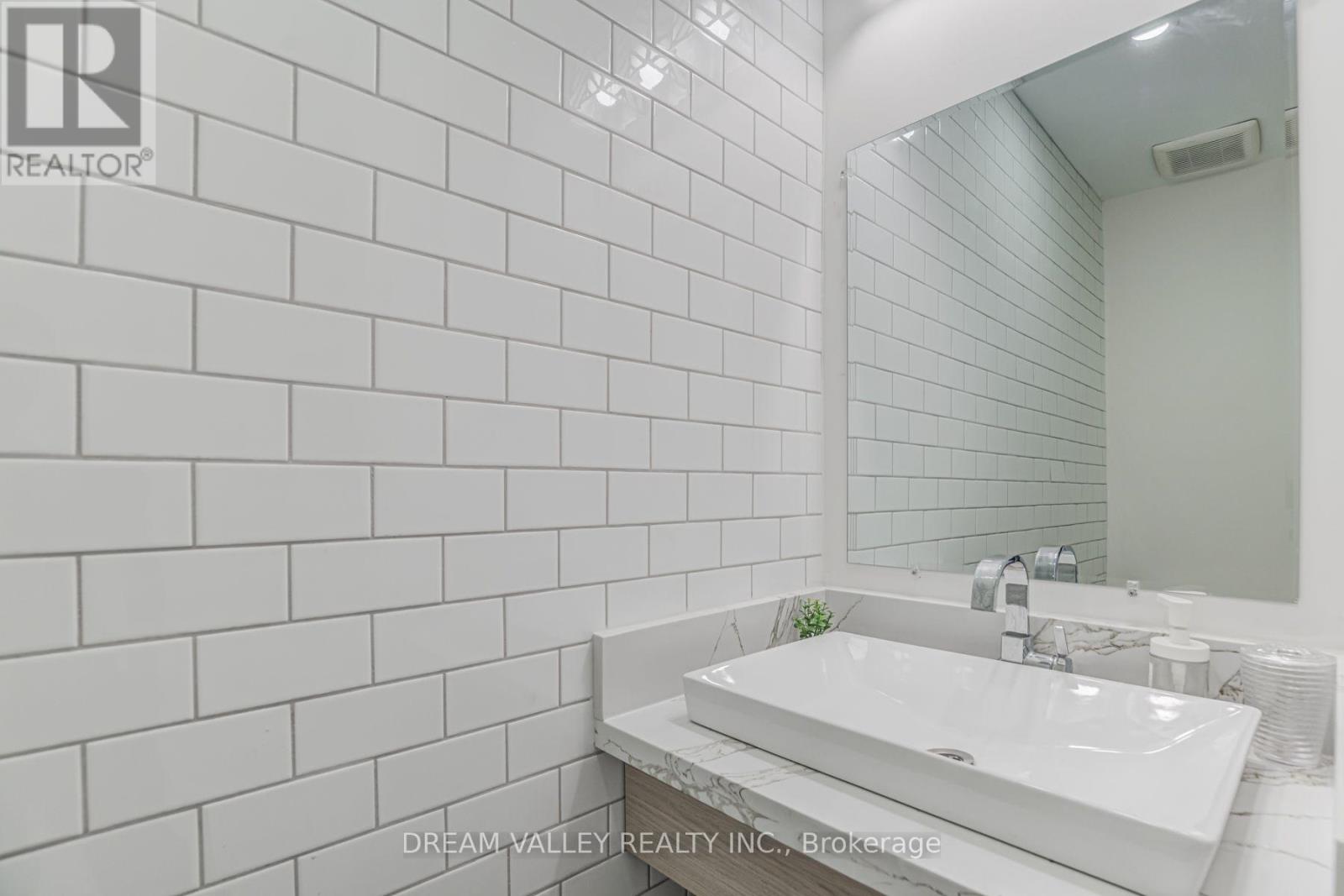 160 Byng Avenue, Toronto, Ontario  M1L 3P2 - Photo 21 - E13779514
