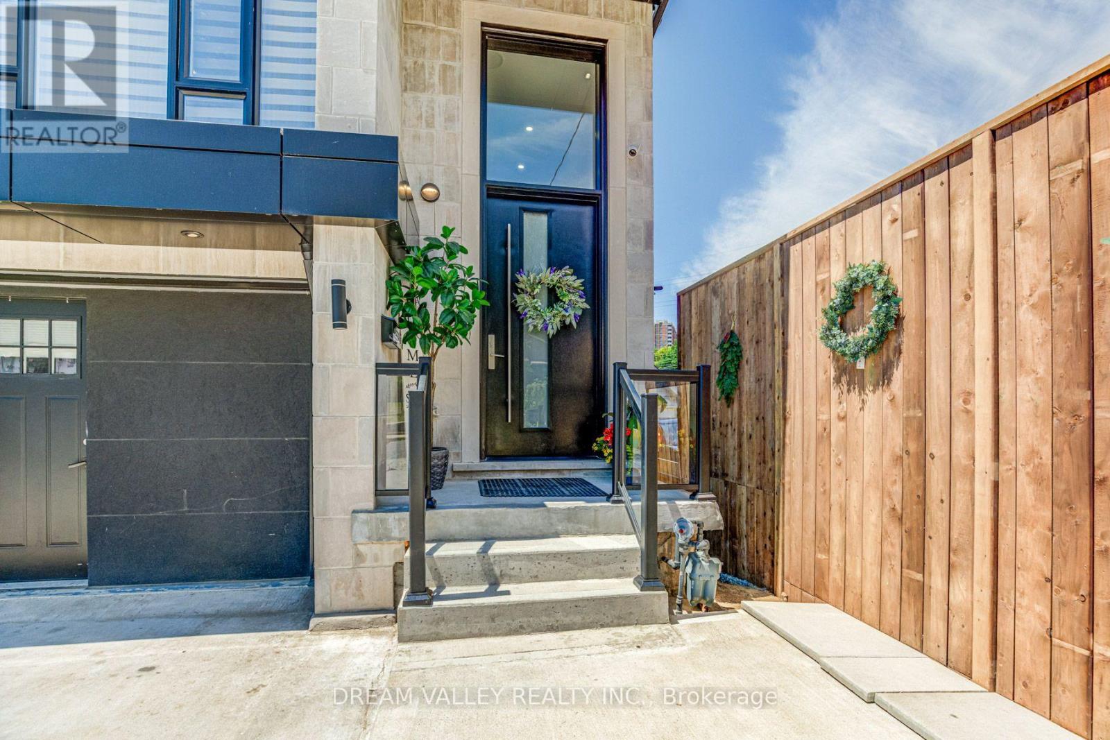 160 Byng Avenue, Toronto, Ontario  M1L 3P2 - Photo 5 - E13779514