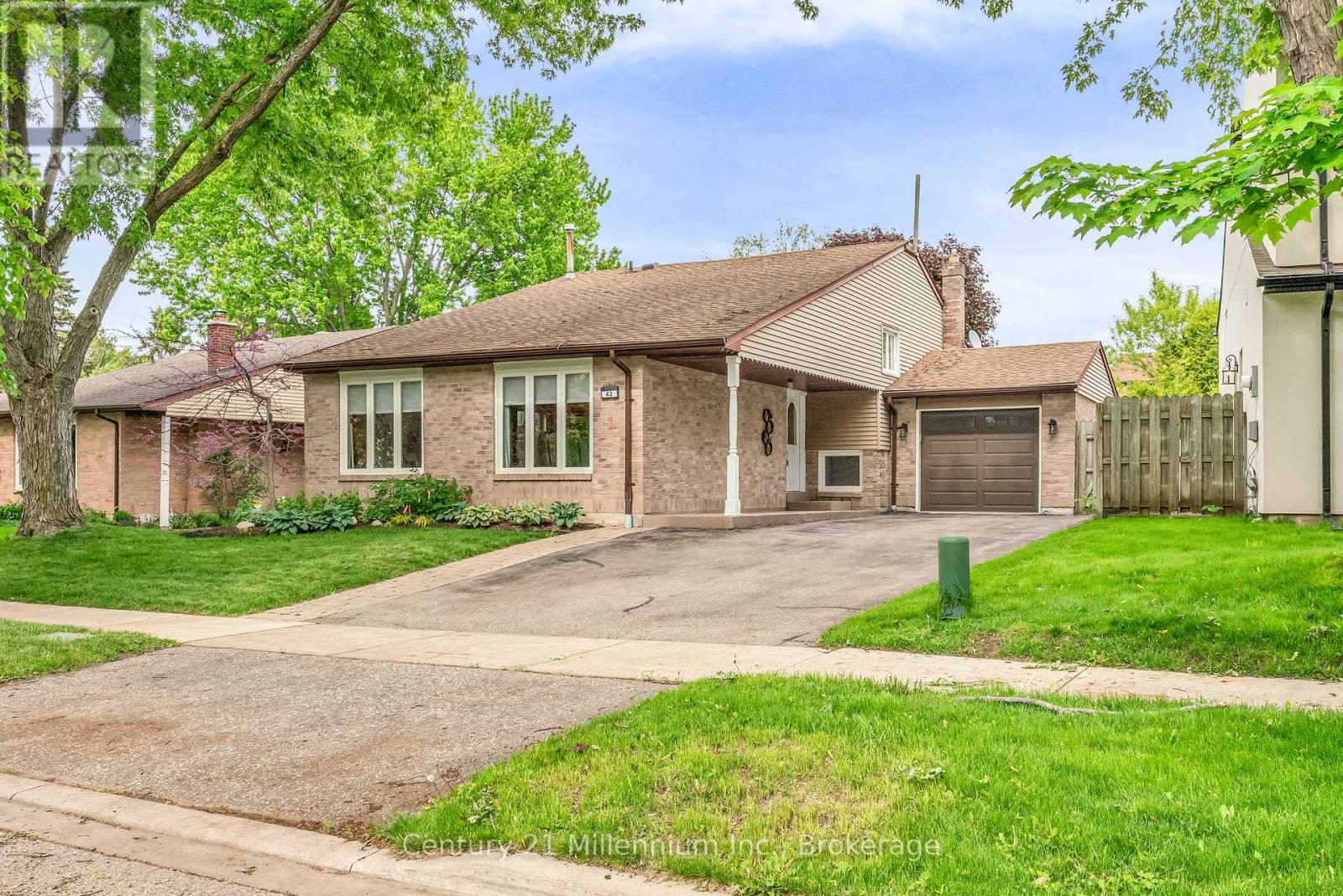 Drive - 43 Stoddart Drive, Aurora, Ontario  L4G 2G2 - Photo 2 - N13779390