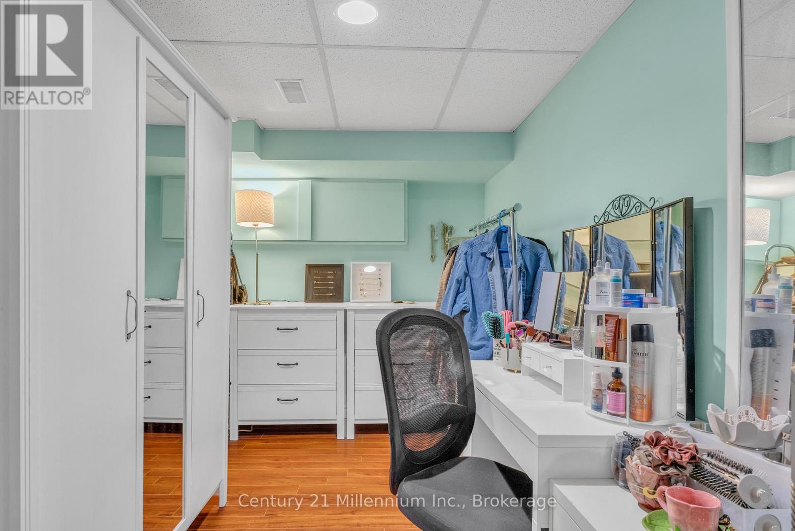 Drive - 43 Stoddart Drive, Aurora, Ontario  L4G 2G2 - Photo 29 - N13779390