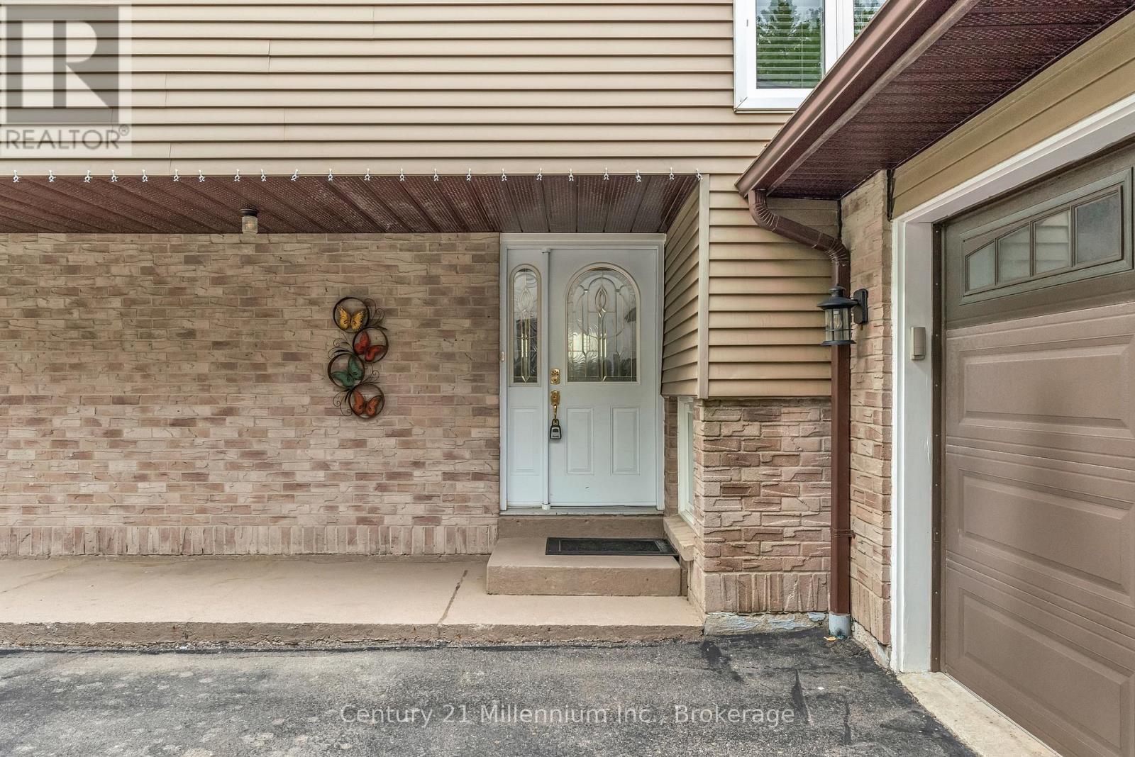 Drive - 43 Stoddart Drive, Aurora, Ontario  L4G 2G2 - Photo 7 - N13779390