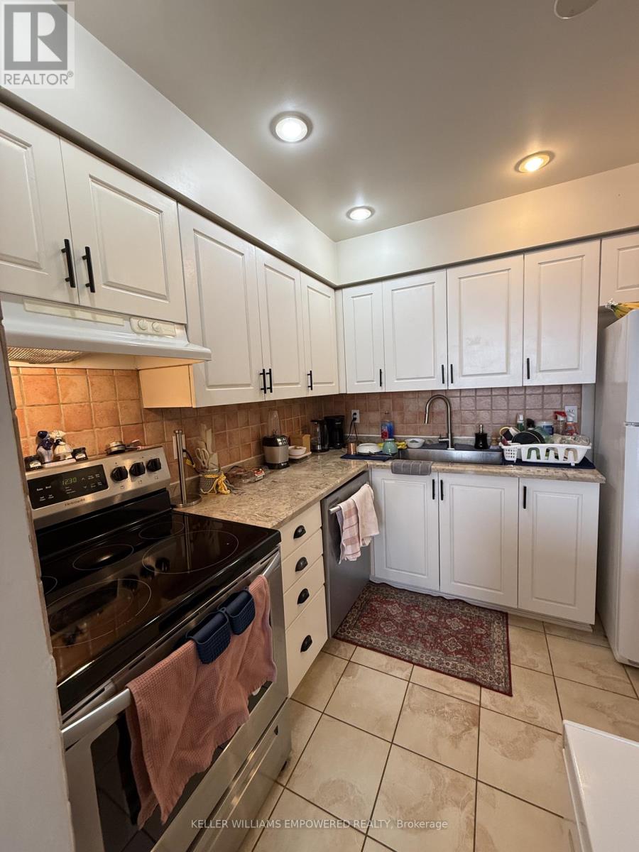 Ph106 - 81 Townsgate Drive, Vaughan (Crestwood-Springfarm-Yorkhill), Ontario  L4J 8E6 - Photo 8 - N13779440