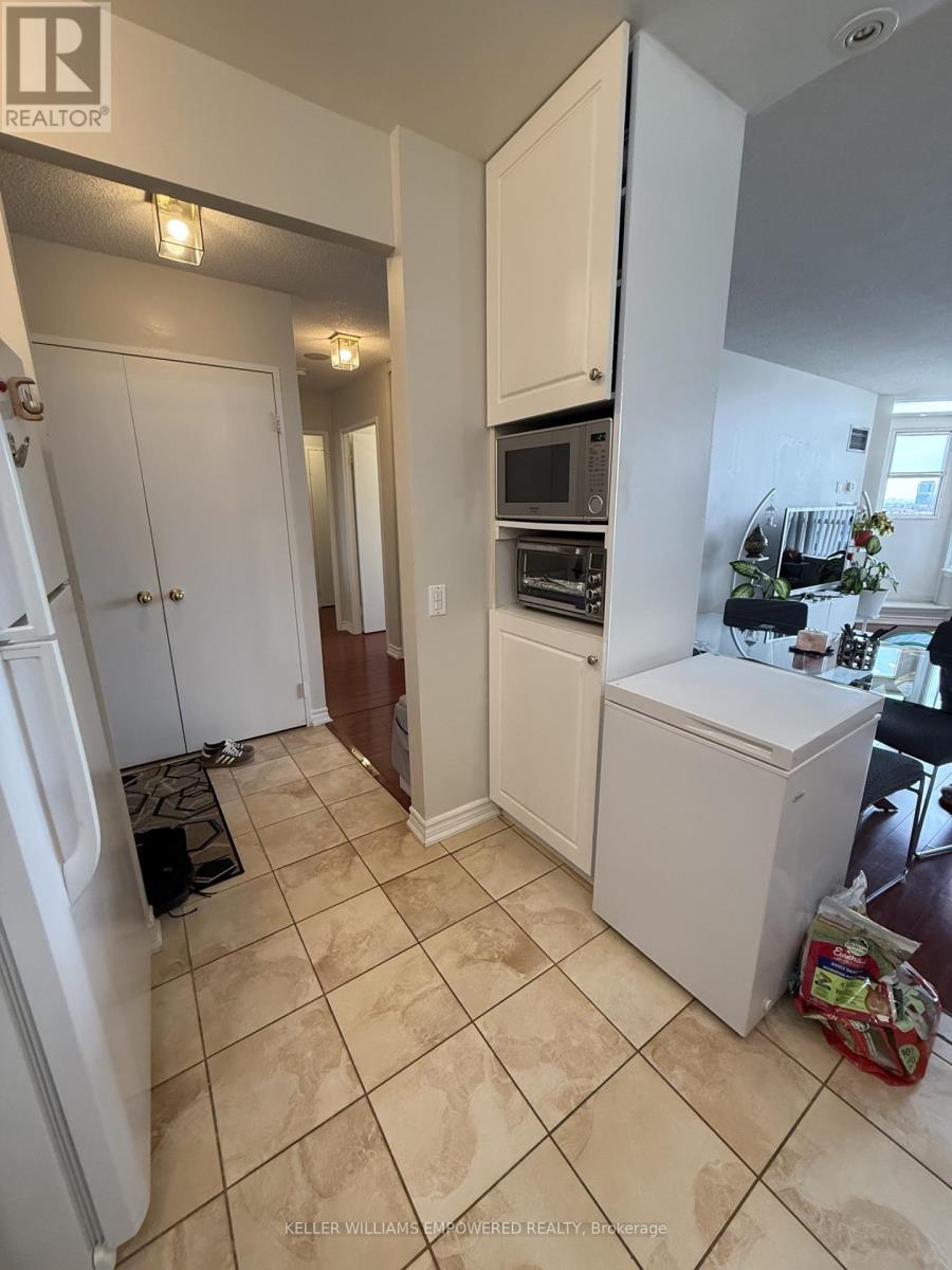 Ph106 - 81 Townsgate Drive, Vaughan (Crestwood-Springfarm-Yorkhill), Ontario  L4J 8E6 - Photo 9 - N13779440
