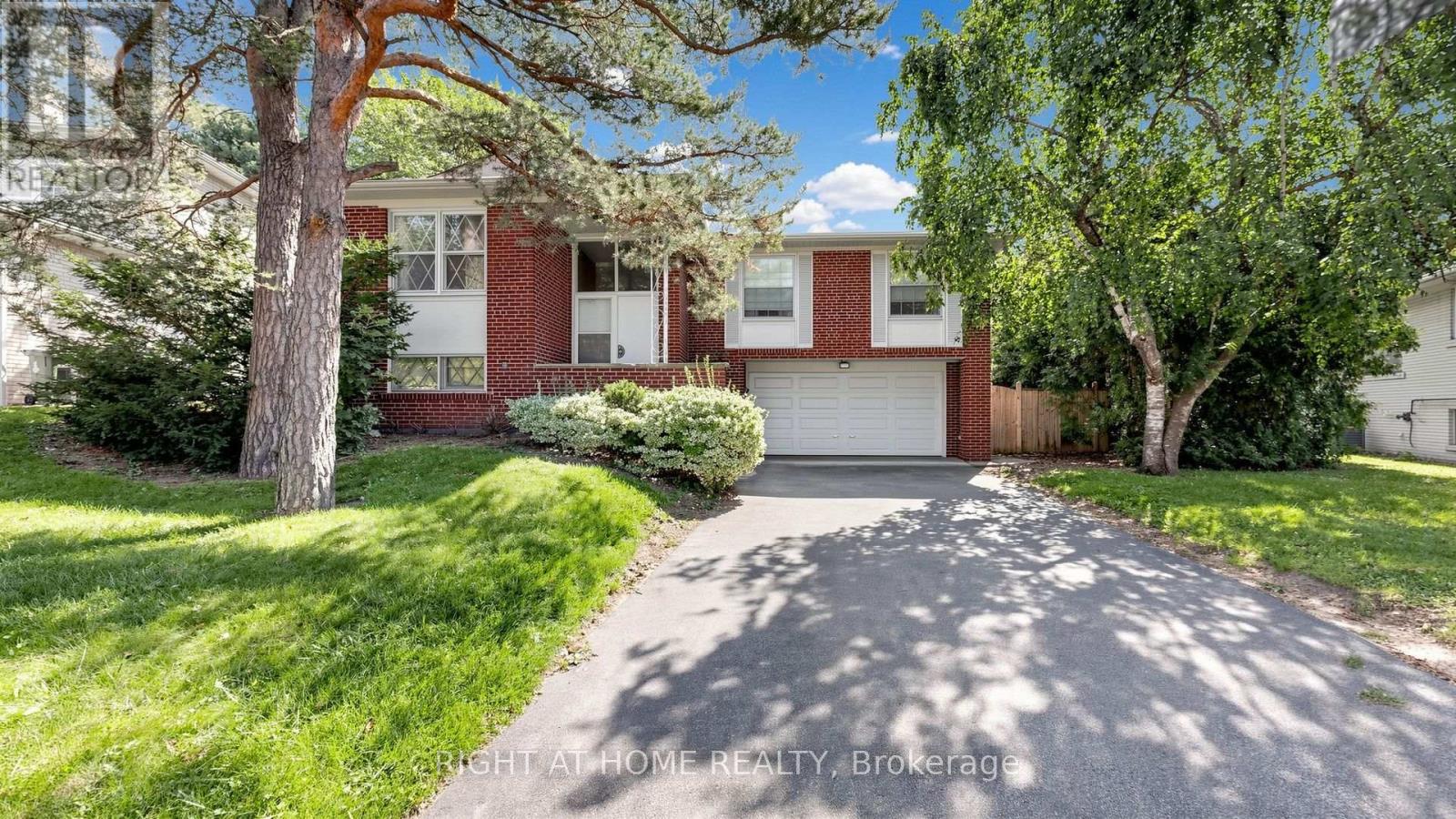 7 THE LINKS ROAD, Toronto, Ontario