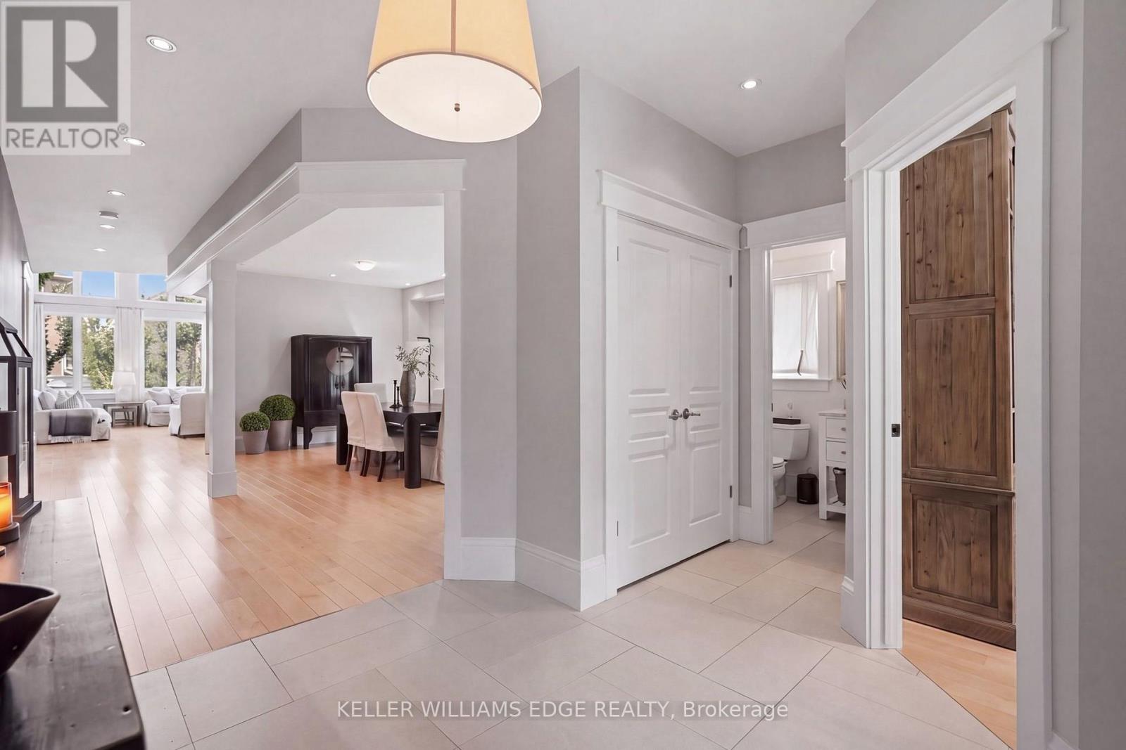 3202 Saltaire Crescent, Oakville, Ontario L6M 0K8 - Photo 2 - W13779478