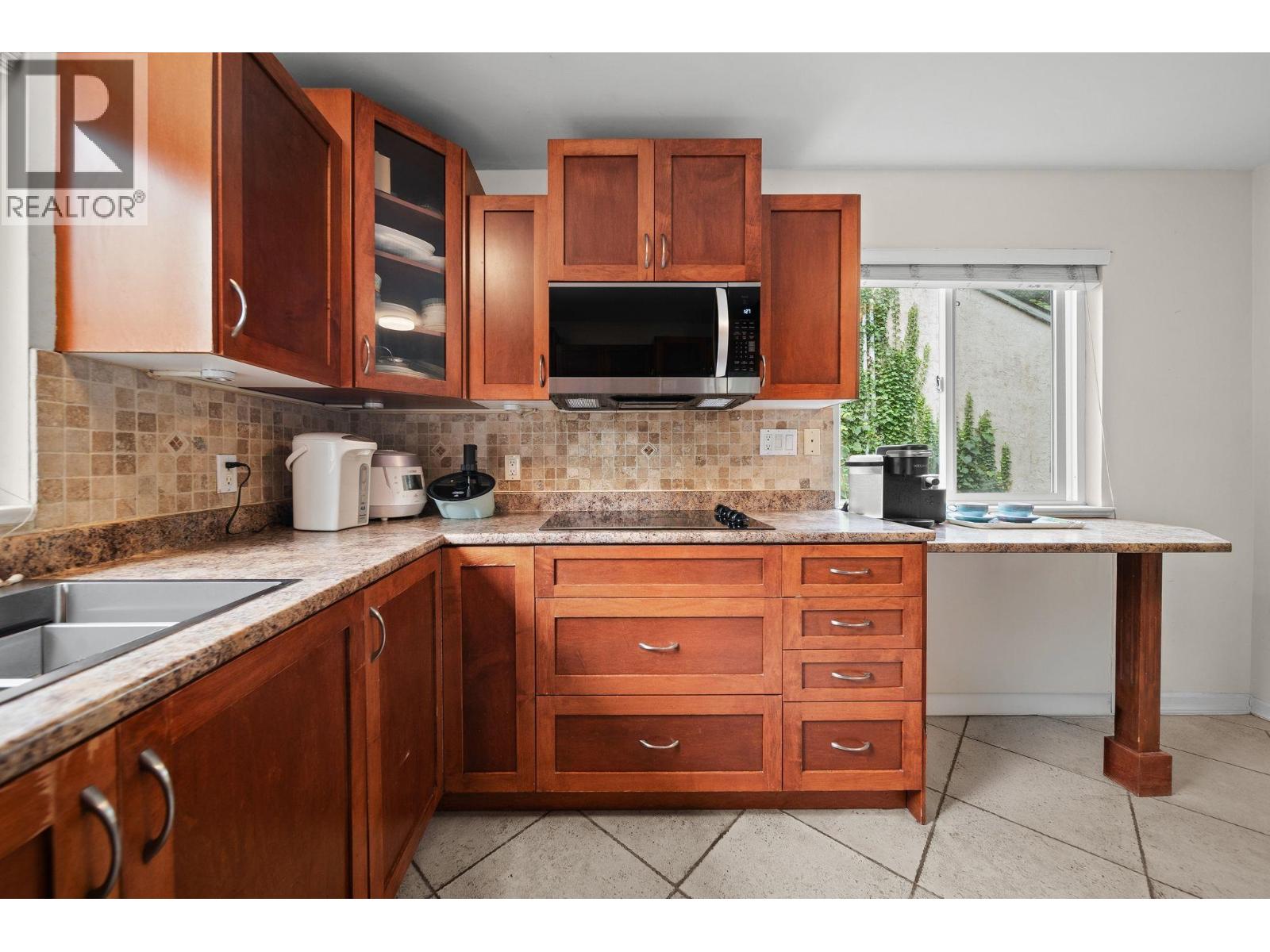 1003 Windward Drive, Coquitlam, British Columbia  V3C 4M5 - Photo 3 - R3164811