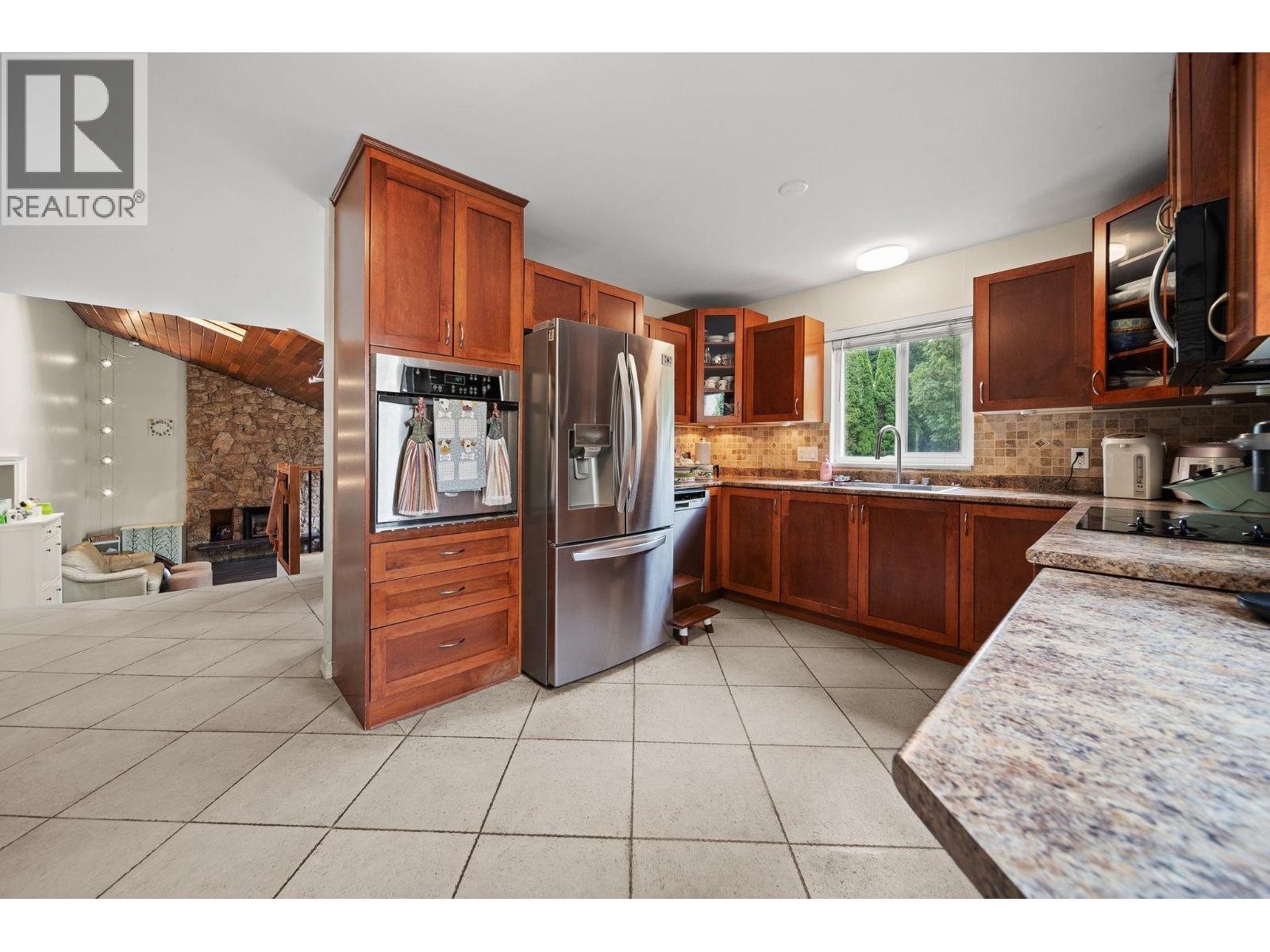 1003 Windward Drive, Coquitlam, British Columbia  V3C 4M5 - Photo 4 - R3164811