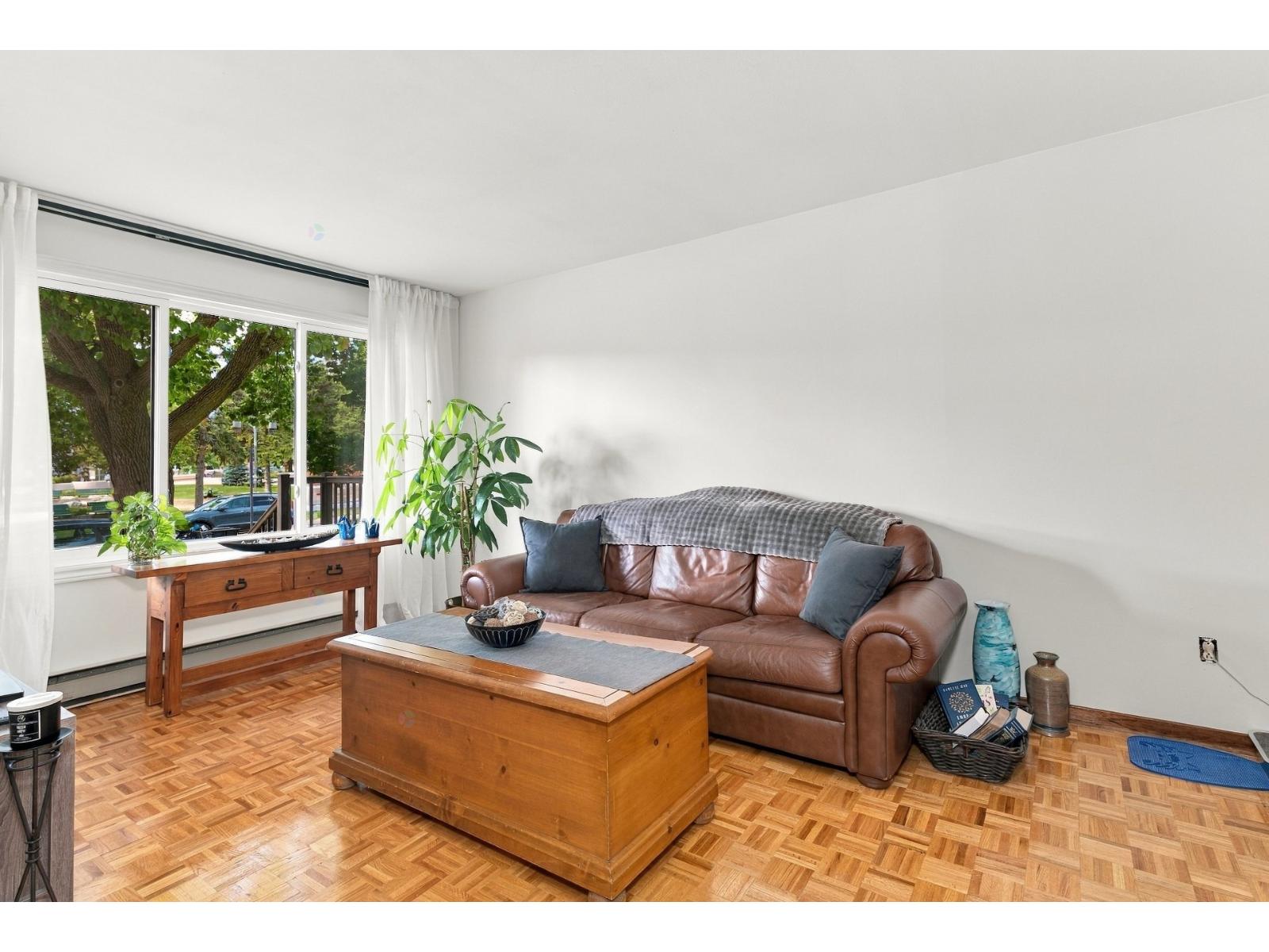 550-554 36e Avenue Montréal (Lachine) Quebec Canada H8T3G1 5