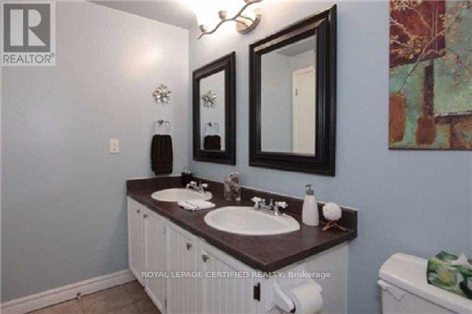 Room - 1452 Creditwoodlands Court, Mississauga, Ontario  L5C 3J5 - Photo 5 - W13757602