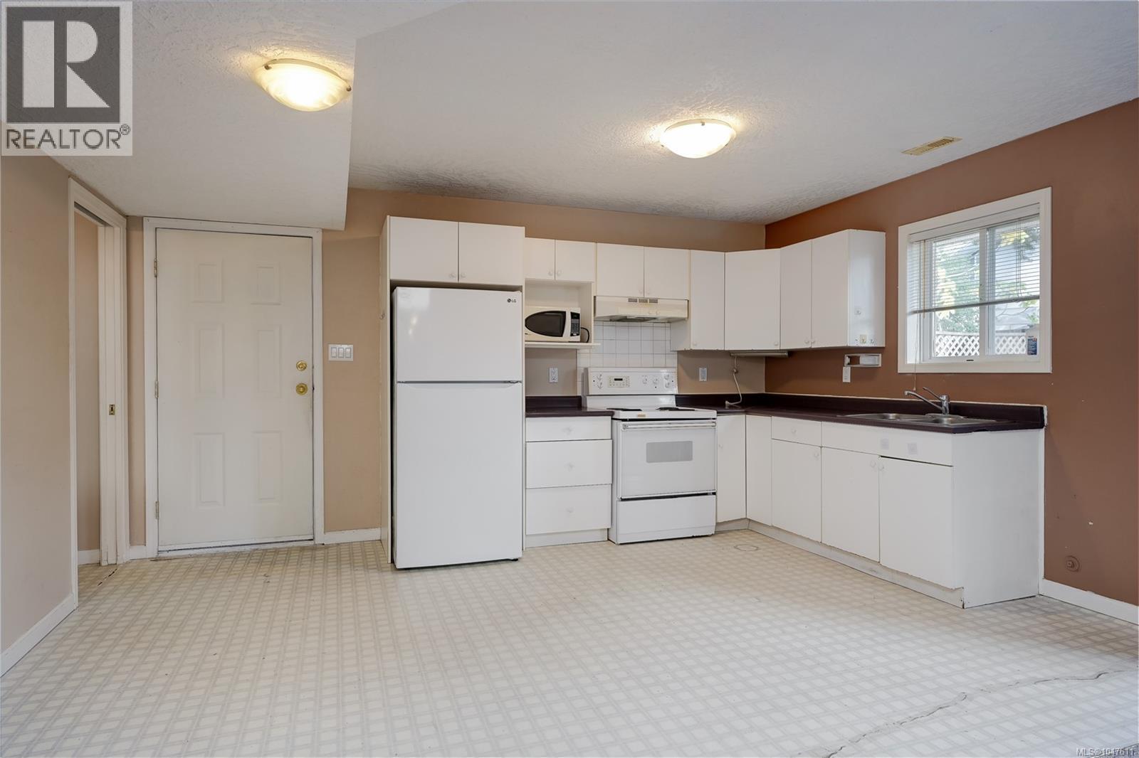4005 Gordon Head Rd, Saanich, British Columbia  V8N 3X4 - Photo 18 - 1047611