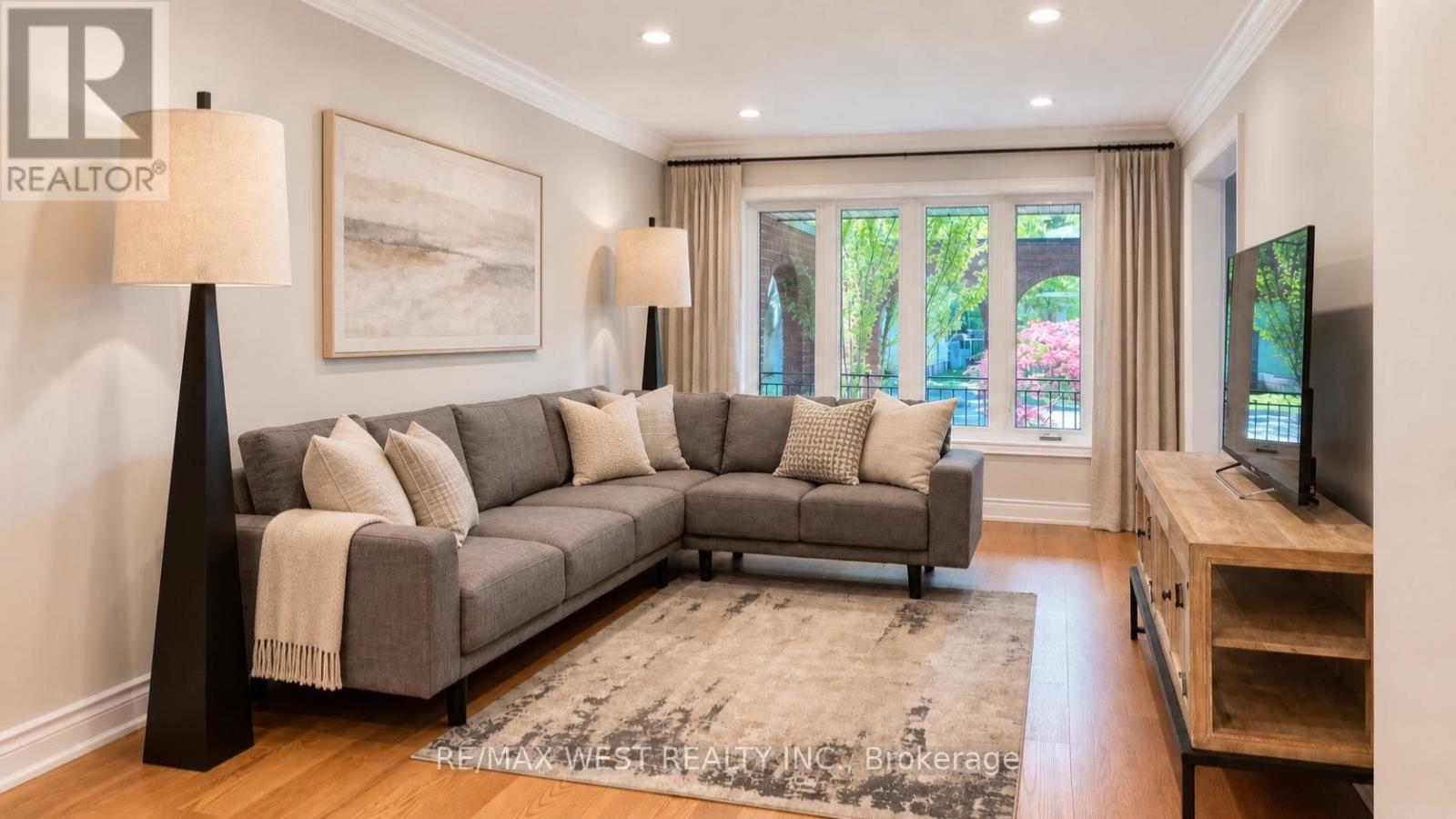 65 Foch Avenue, Toronto, Ontario  M8W 3X5 - Photo 7 - W13587342
