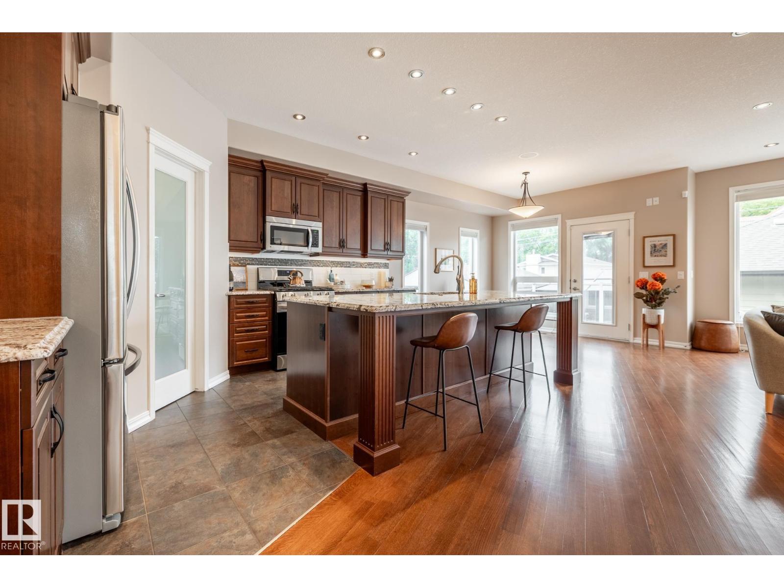 11122 52 ST NW photo 28