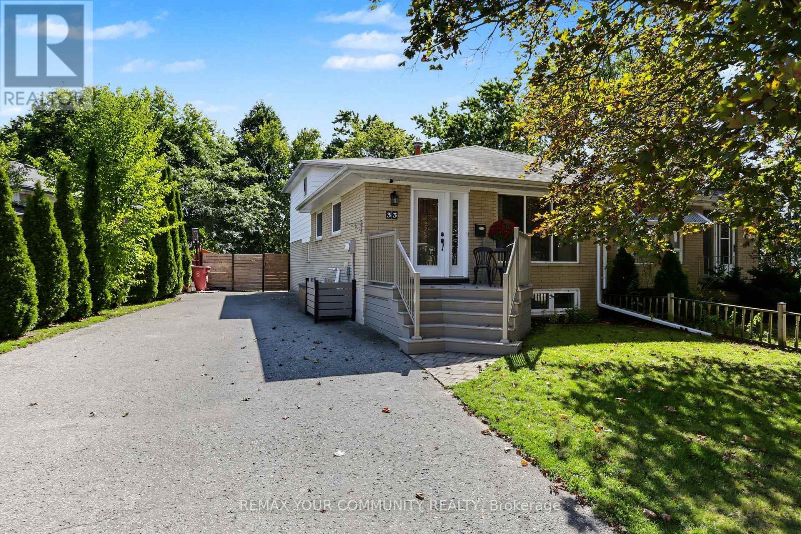 33 MCDONALD DRIVE, Aurora, Ontario
