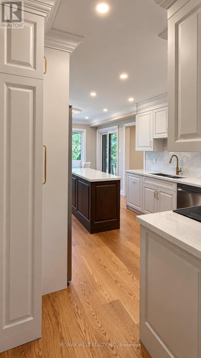 65 Foch Avenue, Toronto, Ontario  M8W 3X5 - Photo 24 - W13587342