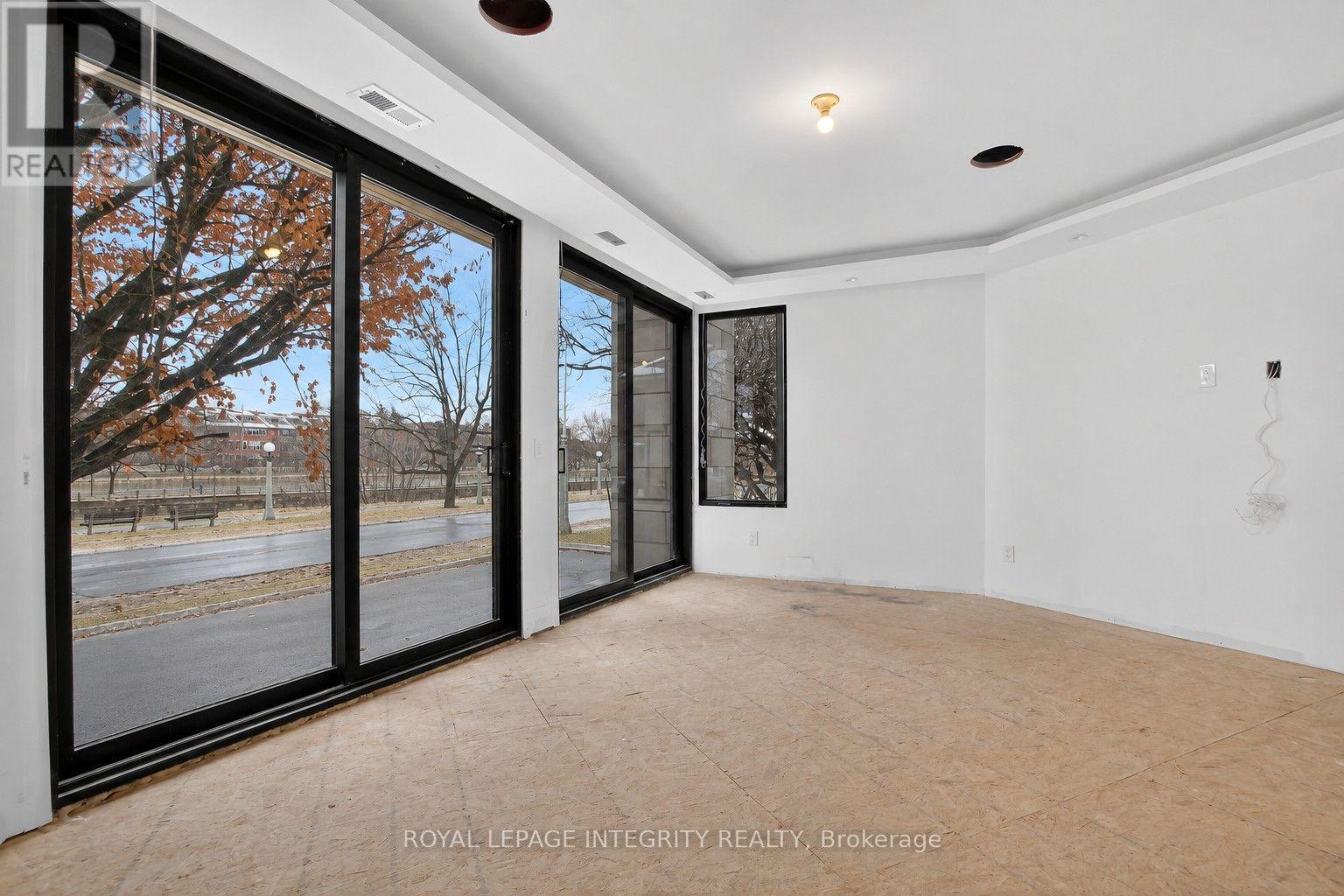 112 Queen Elizabeth Drive, Ottawa, Ontario  K2P 0Z5 - Photo 9 - X12896862