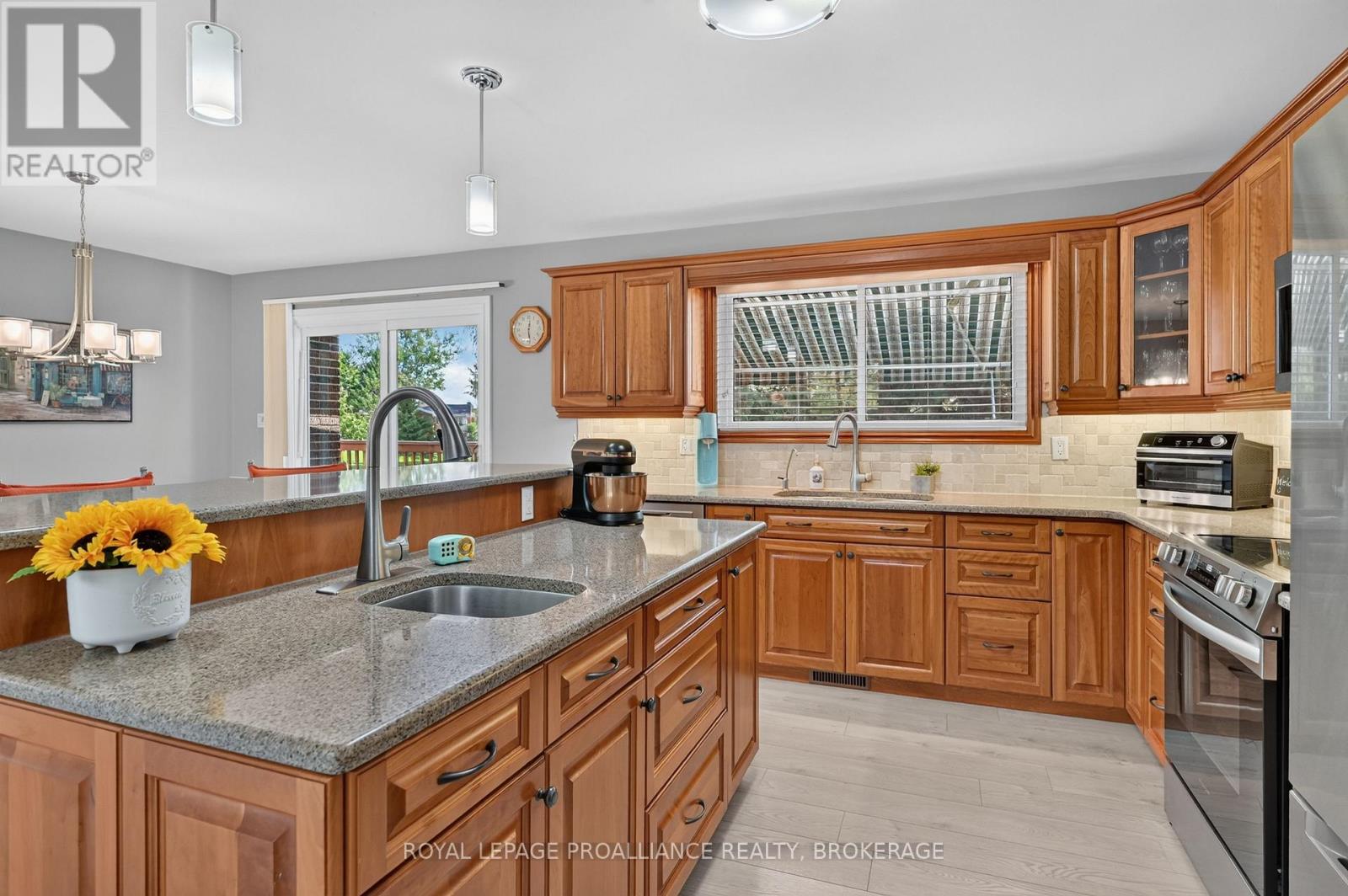 38 Willowbank W, Gananoque, Ontario  K7G 2V5 - Photo 11 - X13779800