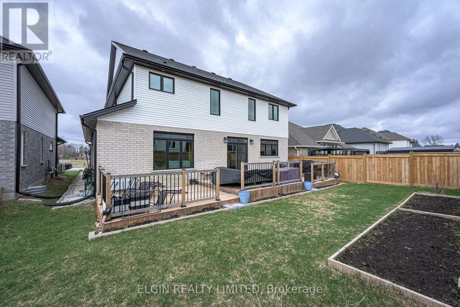 48 Snowy Owl Trail, Central Elgin, Ontario  N5R 0M7 - Photo 35 - X13779832