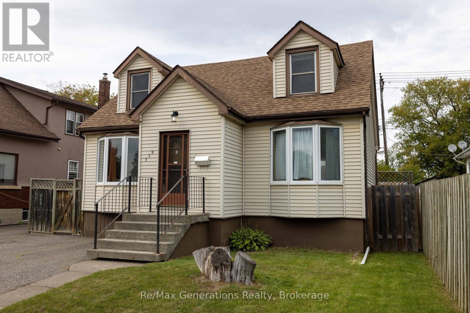 559 Empire Avenue E, Thunder Bay, Ontario  P7E 4S9 - Photo 1 - X13779690