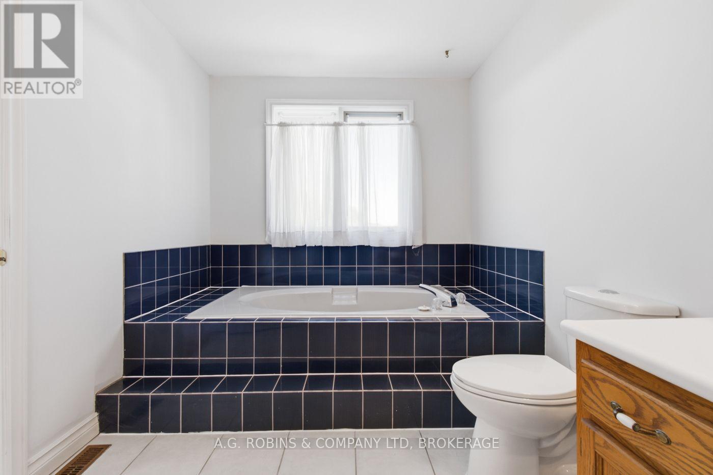 381 Kerman Avenue, Grimsby, Ontario  L3M 5C4 - Photo 33 - X13779756