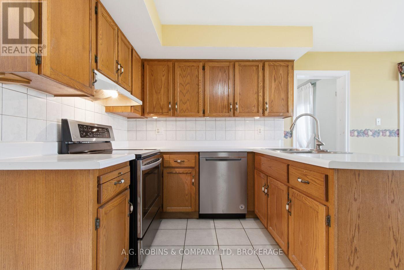 381 Kerman Avenue, Grimsby, Ontario  L3M 5C4 - Photo 6 - X13779756