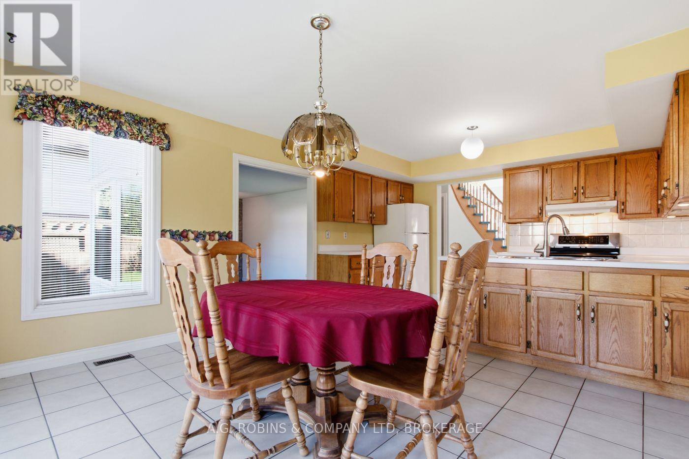 381 Kerman Avenue, Grimsby, Ontario  L3M 5C4 - Photo 9 - X13779756