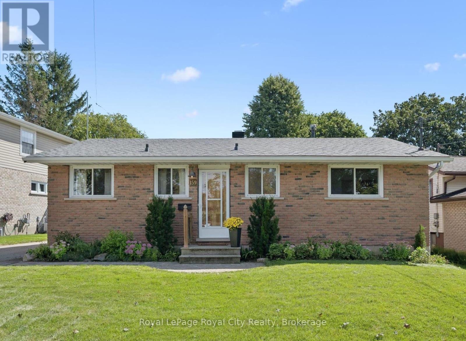 159 Country Club Drive, Guelph (Victoria North), Ontario  N1E 3K8 - Photo 1 - X13779852