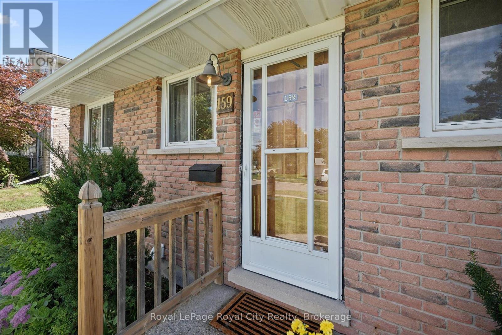 159 Country Club Drive, Guelph (Victoria North), Ontario  N1E 3K8 - Photo 2 - X13779852