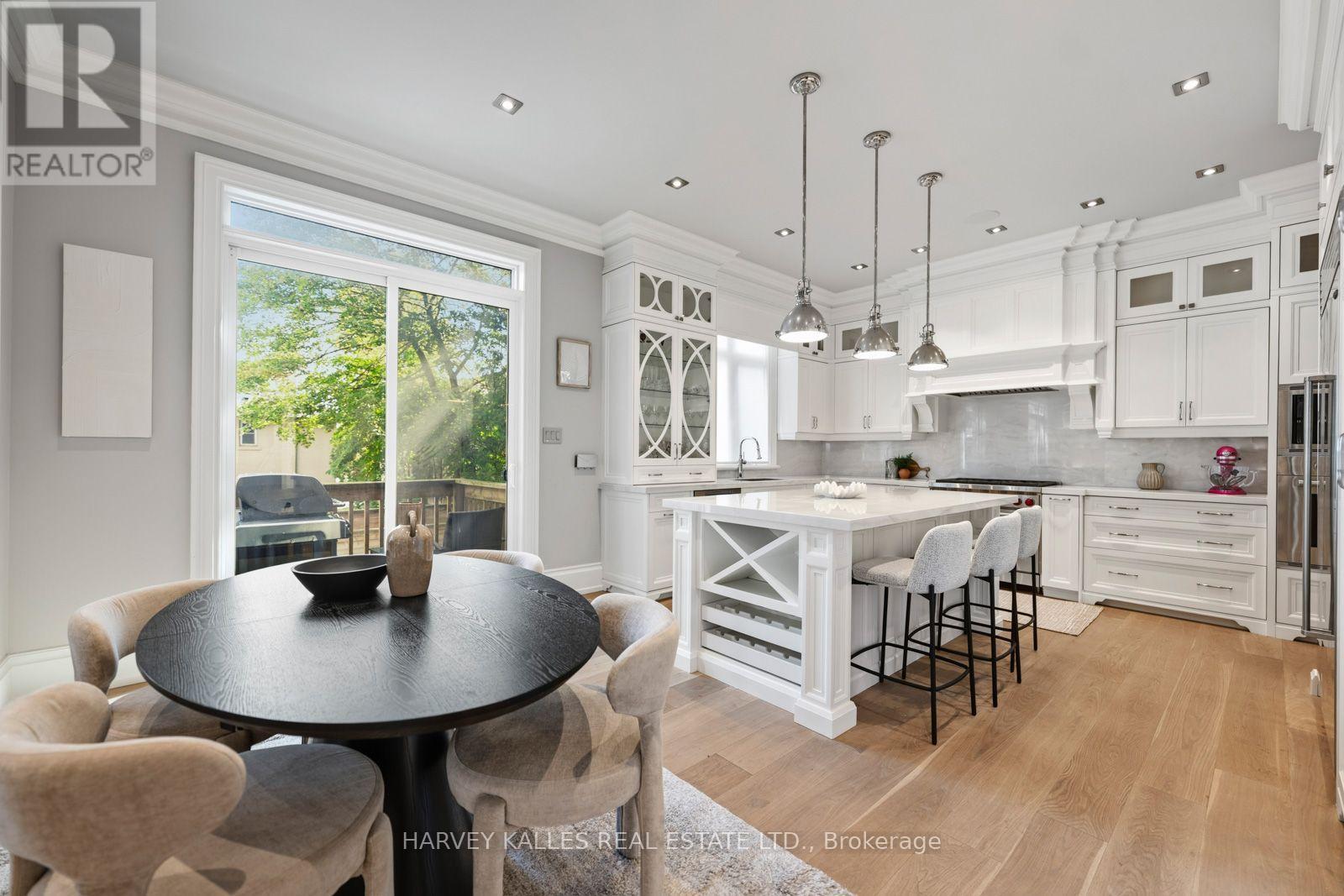 523 Vesta Drive, Toronto, Ontario  M5P 3A9 - Photo 8 - C13779646