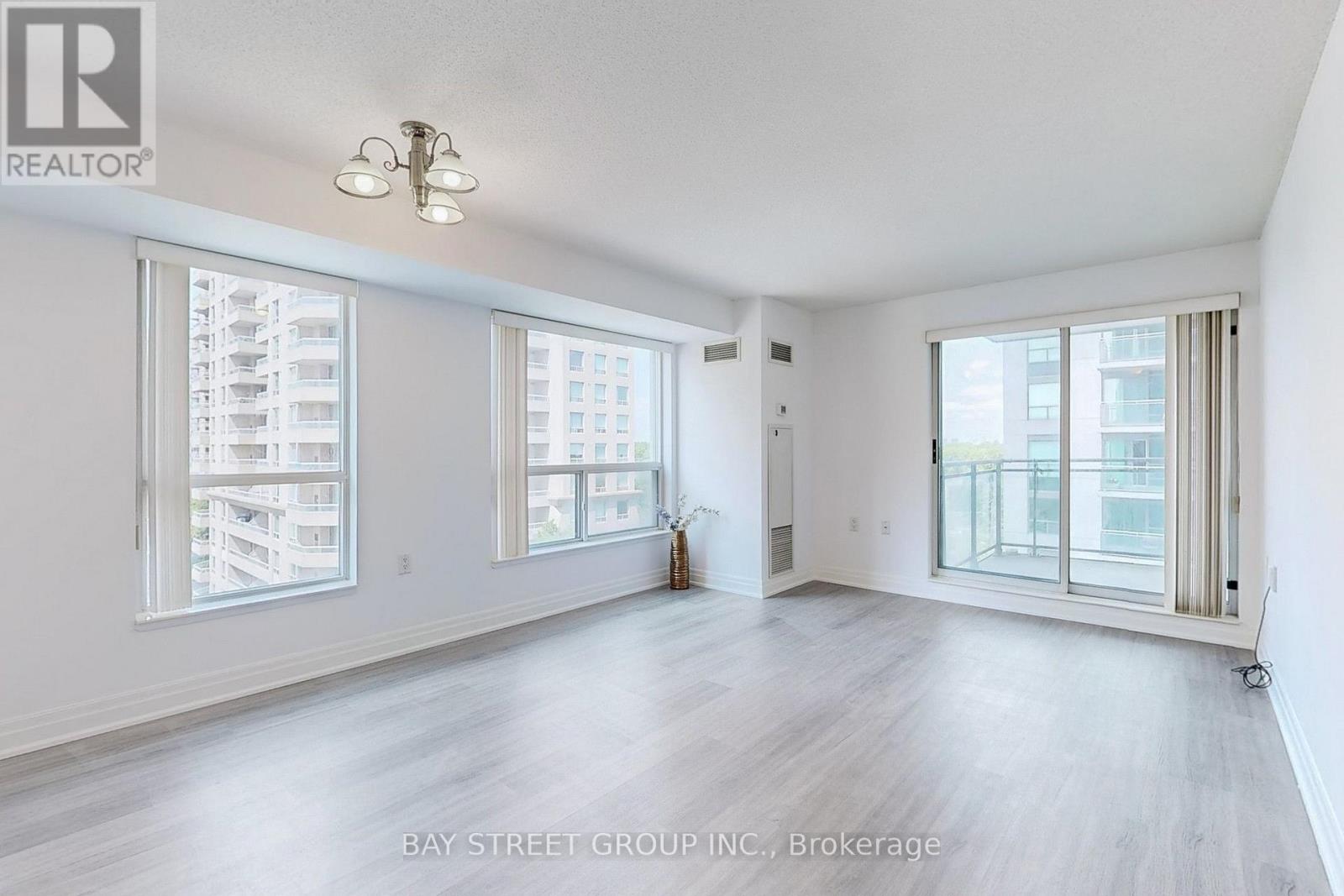801 - 21 Hillcrest Avenue, Toronto, Ontario  M2N 7K2 - Photo 3 - C13779736