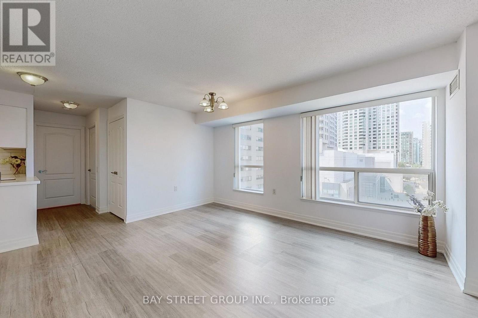801 - 21 Hillcrest Avenue, Toronto, Ontario  M2N 7K2 - Photo 4 - C13779736