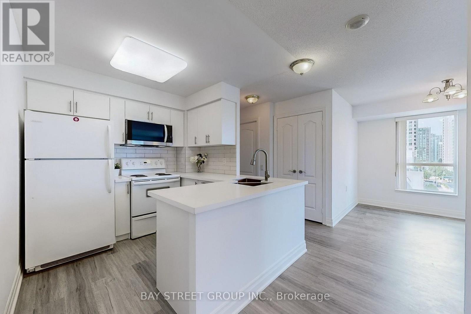 801 - 21 Hillcrest Avenue, Toronto, Ontario  M2N 7K2 - Photo 6 - C13779736