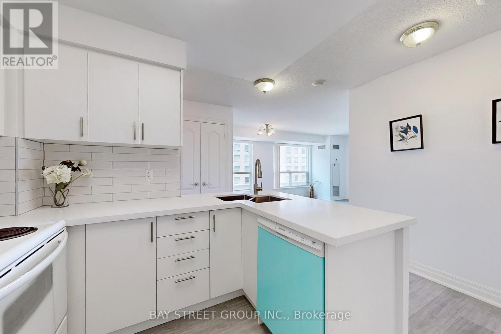 801 - 21 Hillcrest Avenue, Toronto, Ontario  M2N 7K2 - Photo 7 - C13779736