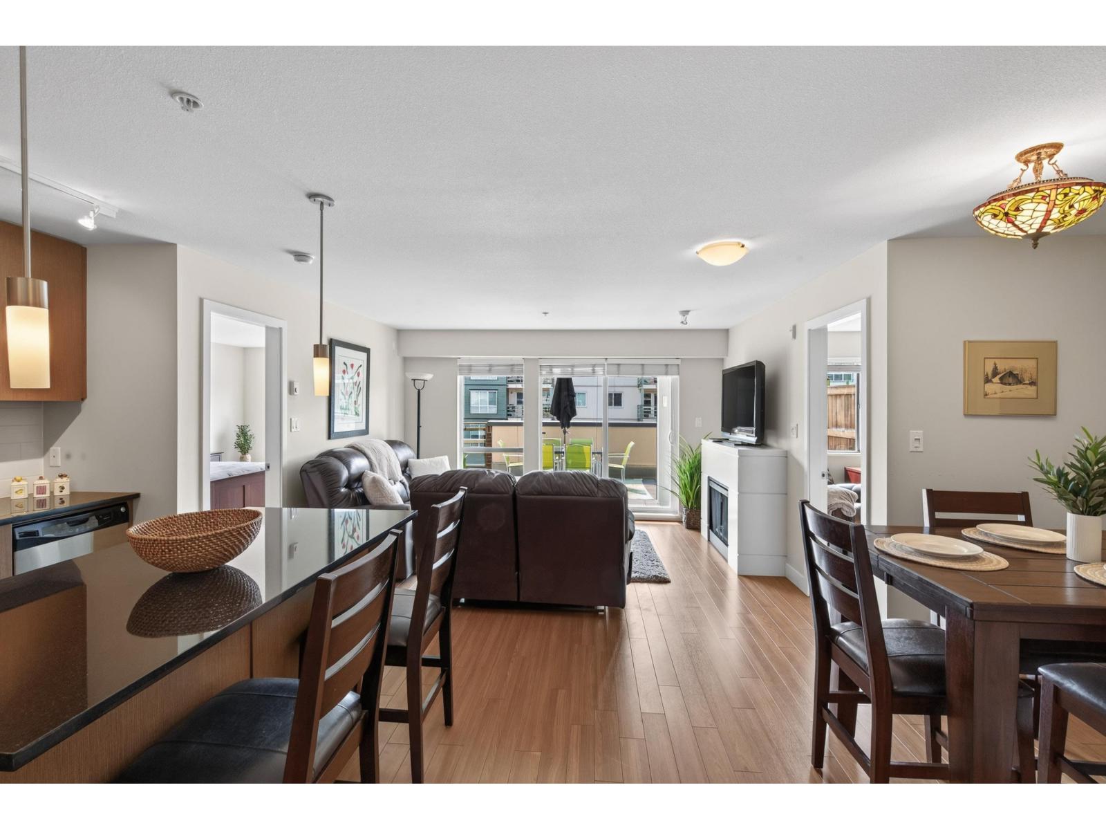 221 15745 CROYDON DRIVE, surrey, British Columbia