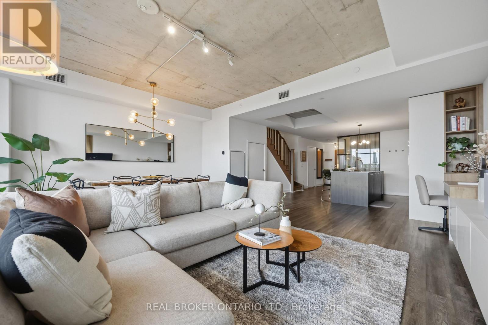 611 - 15 Baseball Place, Toronto, Ontario  M4M 0E6 - Photo 1 - E13779662