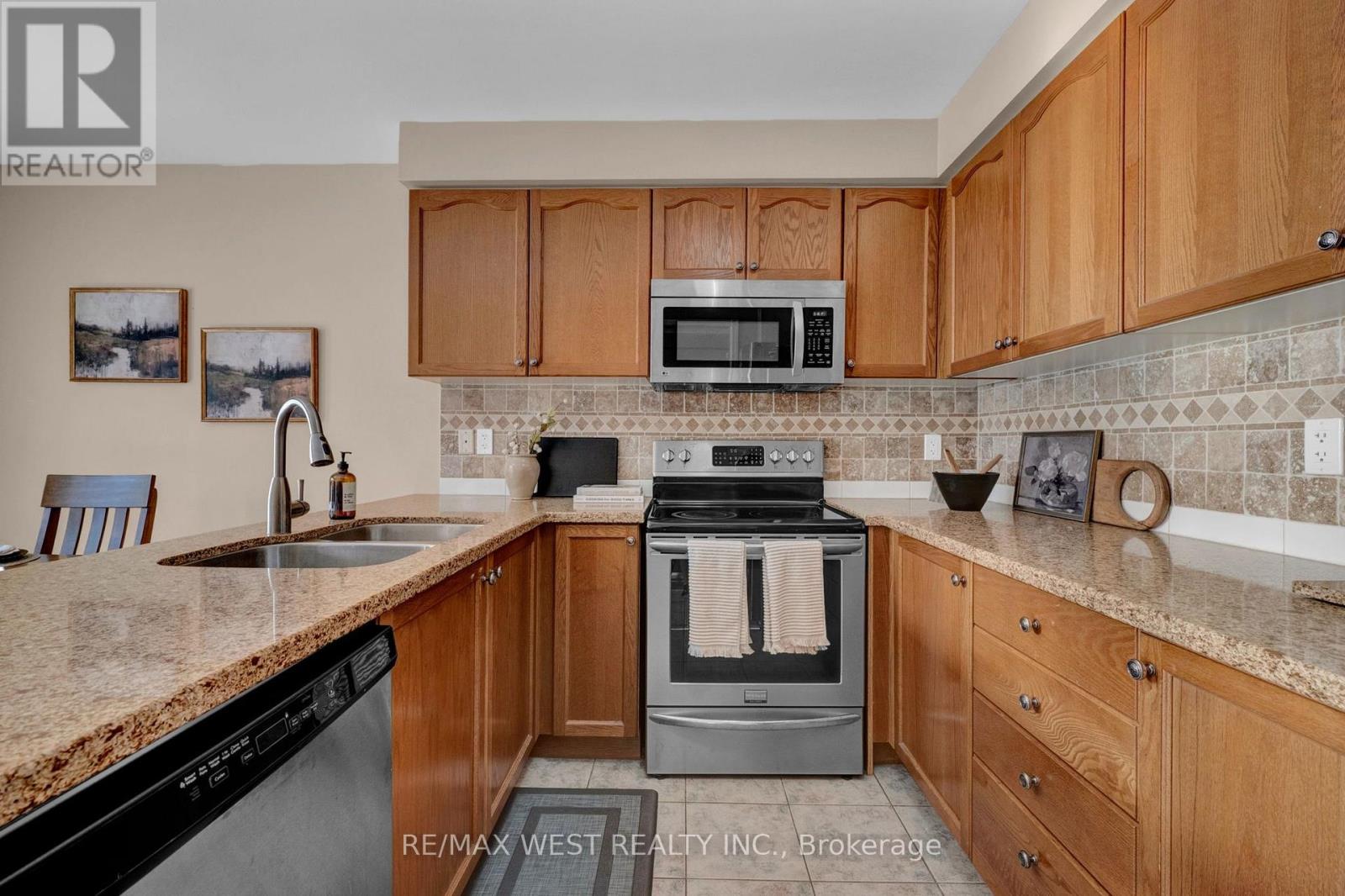 1210 Meath Drive, Oshawa, Ontario  L1K 0G5 - Photo 11 - E13779716