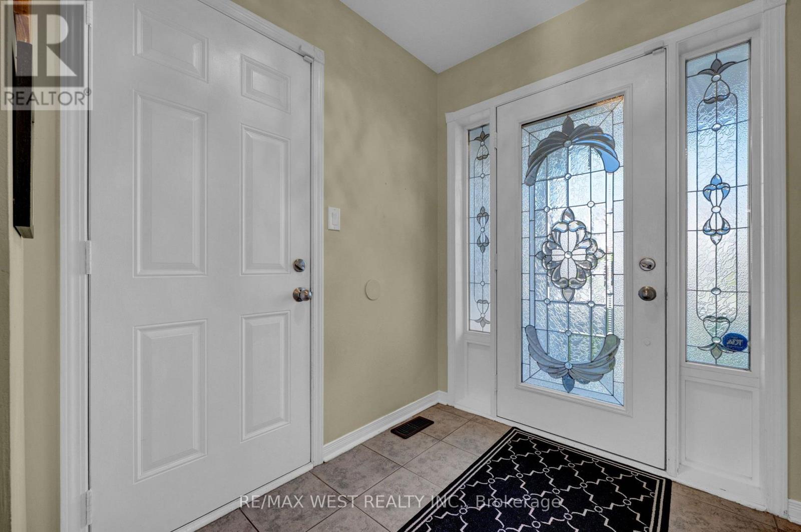 1210 Meath Drive, Oshawa, Ontario  L1K 0G5 - Photo 3 - E13779716