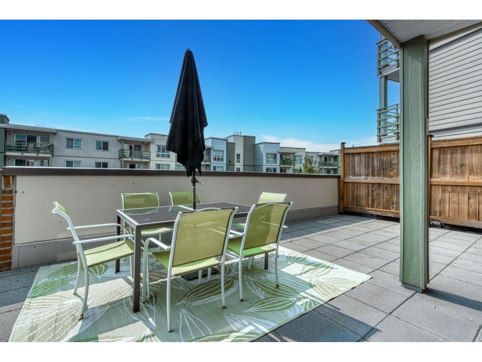 221 15745 Croydon Drive, Surrey, British Columbia  V3Z 2L5 - Photo 3 - R3161654