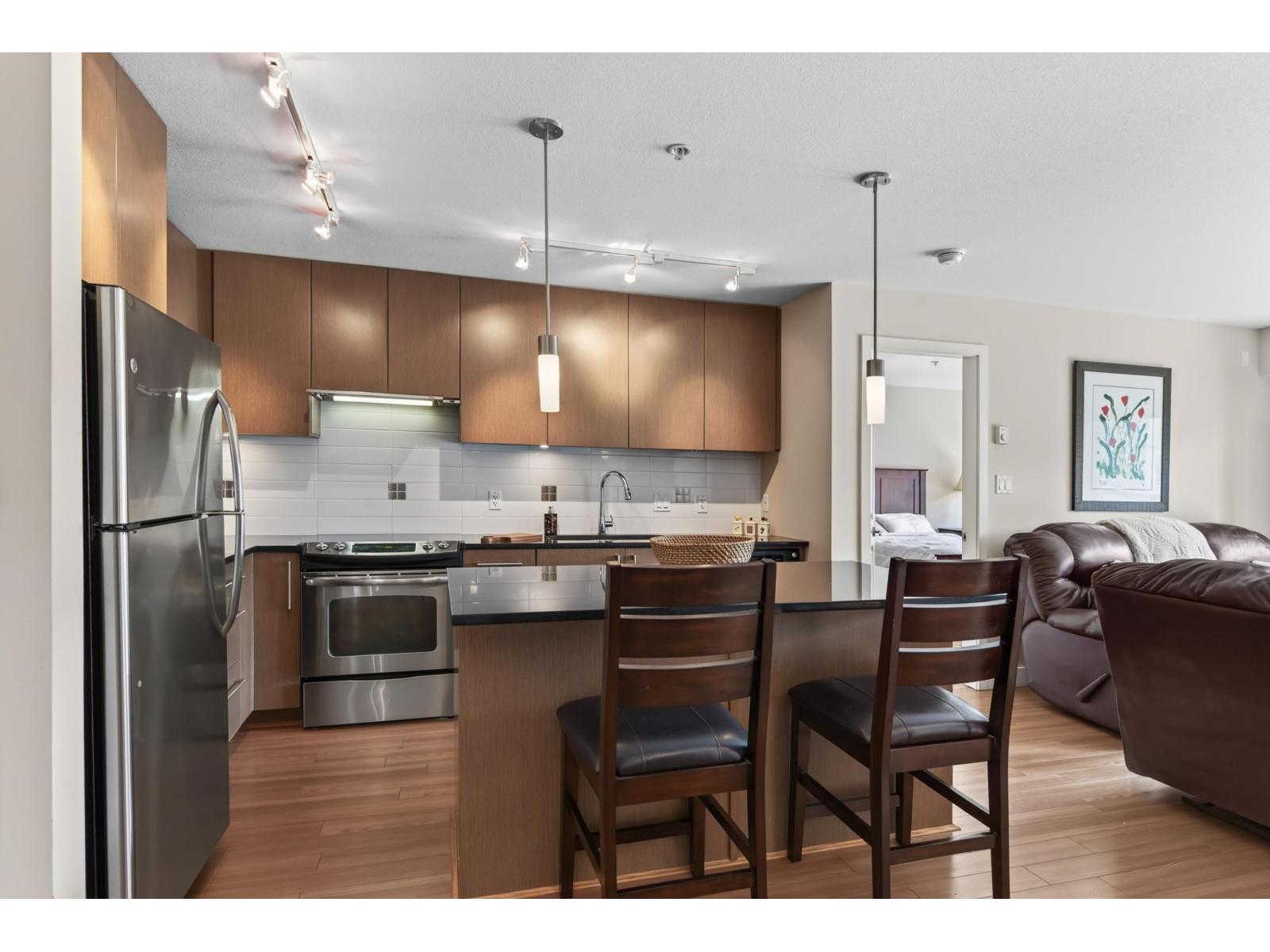 221 15745 Croydon Drive, Surrey, British Columbia  V3Z 2L5 - Photo 8 - R3161654