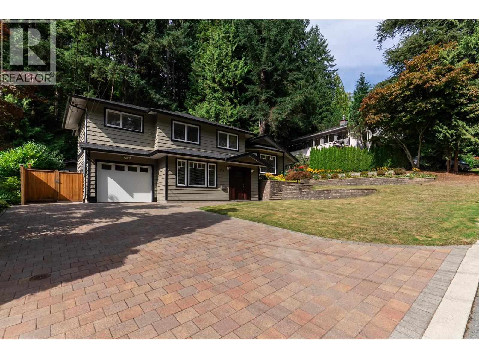 1941 Arborlynn Drive, North Vancouver, British Columbia  V7J 2V7 - Photo 2 - R3164806