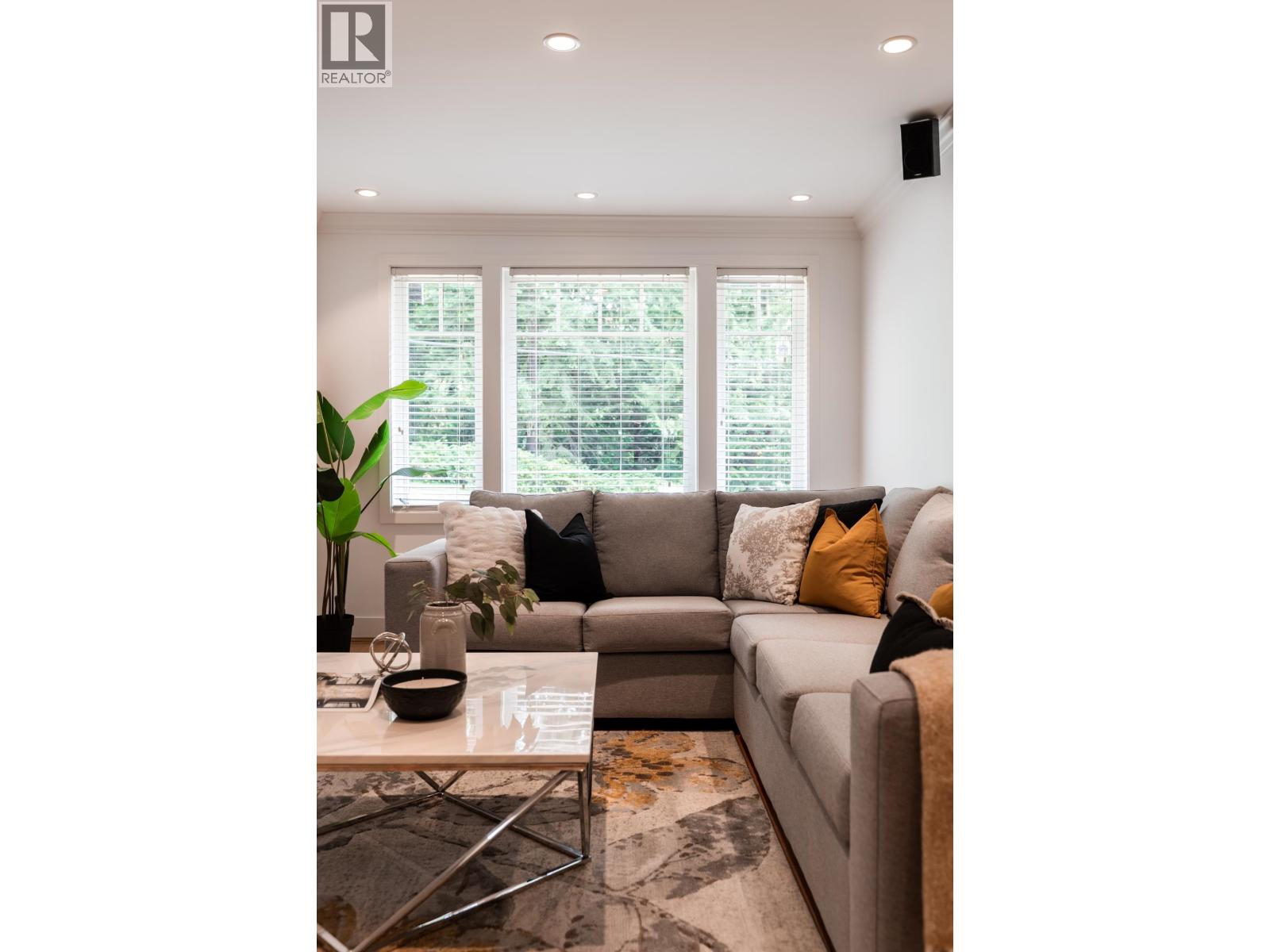 1941 Arborlynn Drive, North Vancouver, British Columbia  V7J 2V7 - Photo 6 - R3164806