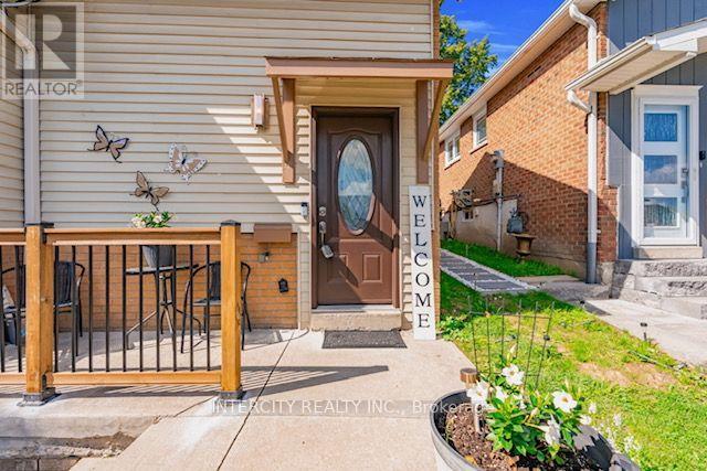 202 Collings Avenue, Bradford West Gwillimbury, Ontario  L3Z 1W1 - Photo 5 - N13779616