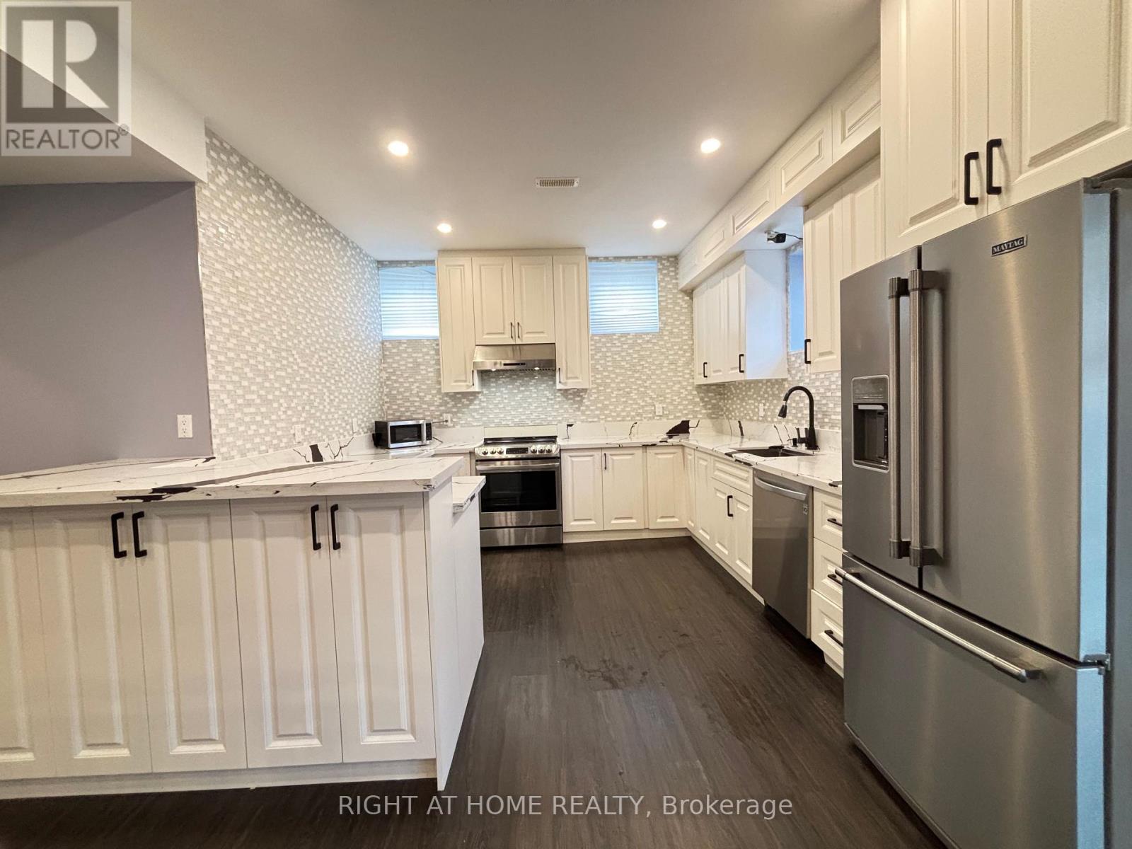 Basement - 33 Heintzman Crescent, Vaughan (Patterson), Ontario  L6A 4T8 - Photo 10 - N13779652