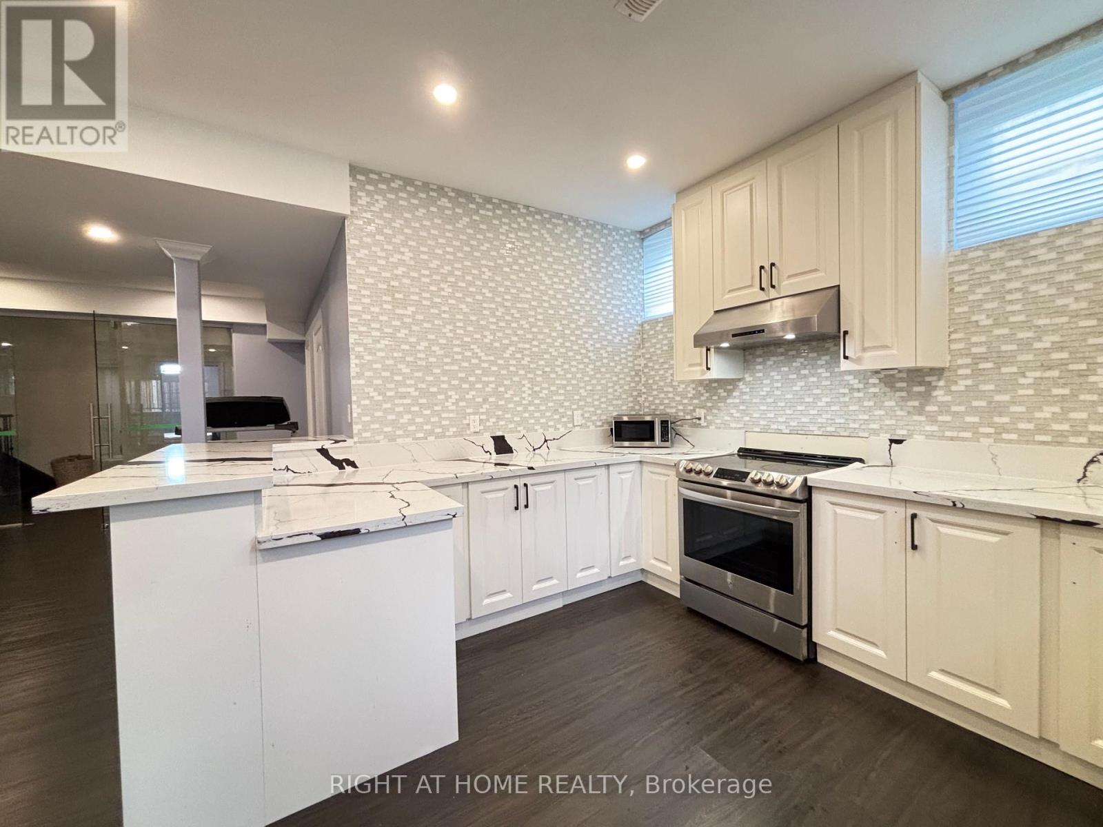 Basement - 33 Heintzman Crescent, Vaughan (Patterson), Ontario  L6A 4T8 - Photo 11 - N13779652